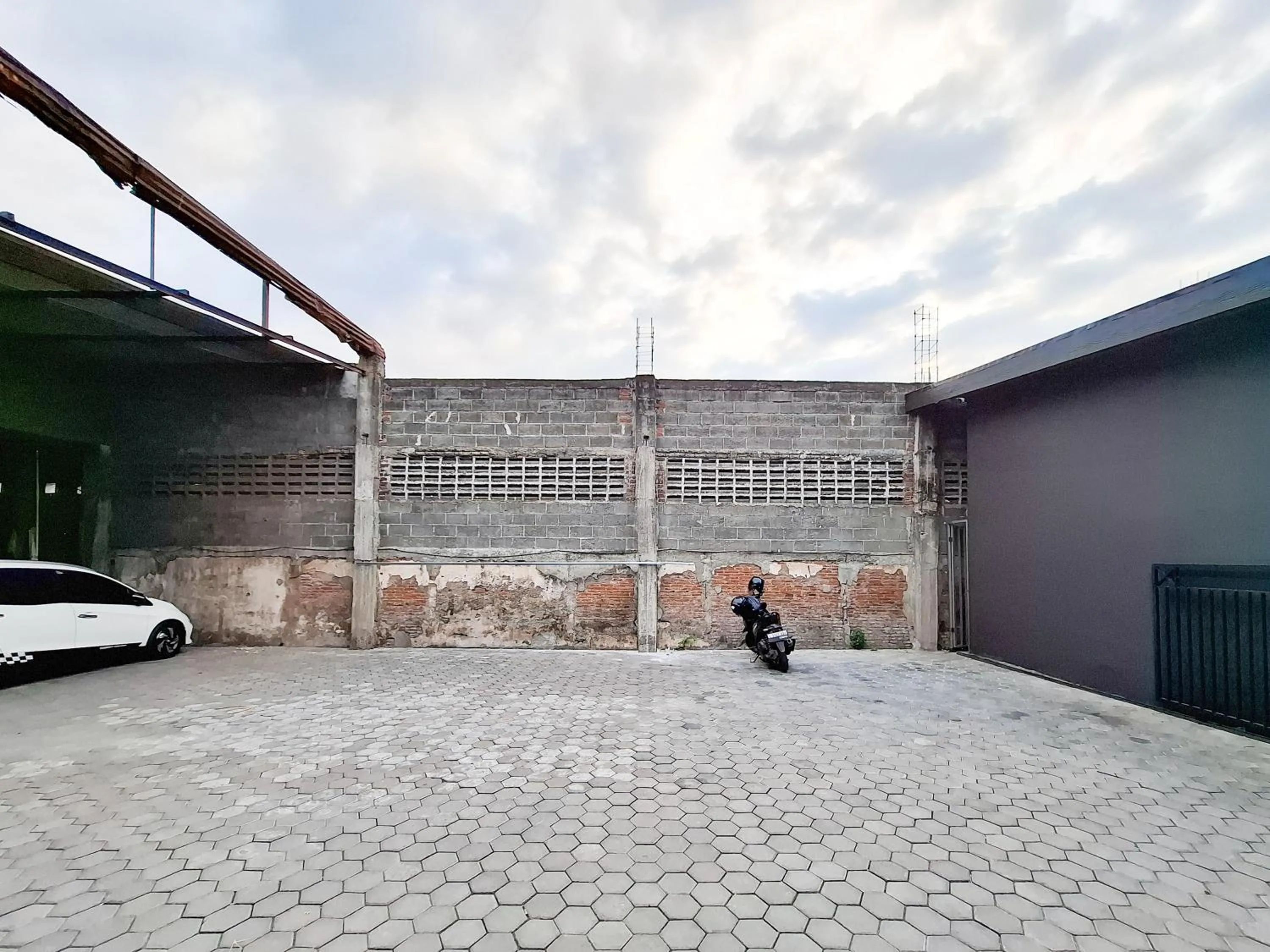 Homestay Sido Joyo near Sunrise Mall Mitra RedDoorz