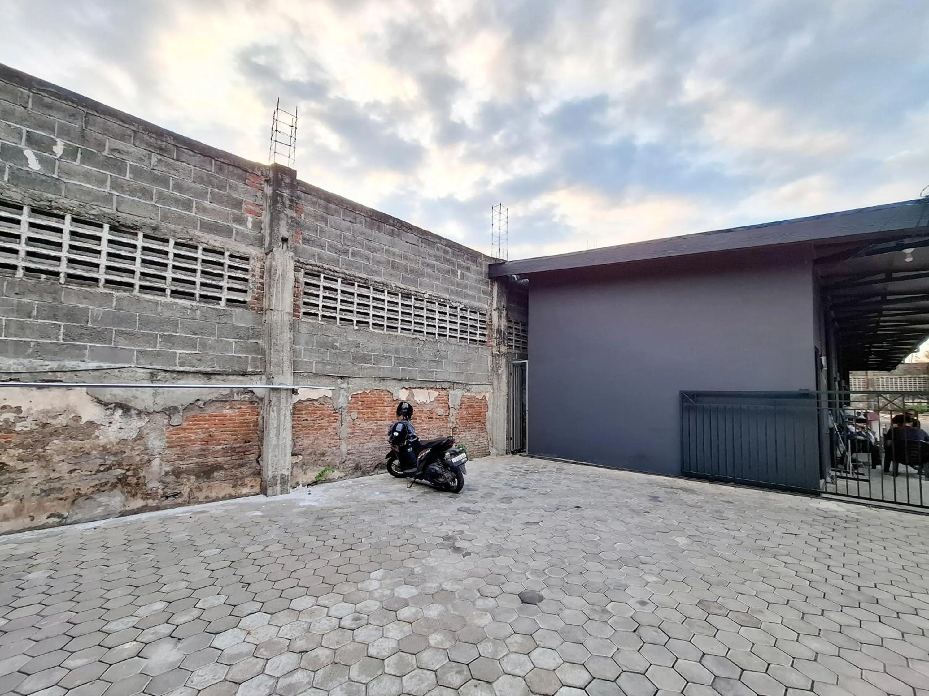 Homestay Sido Joyo near Sunrise Mall Mitra RedDoorz