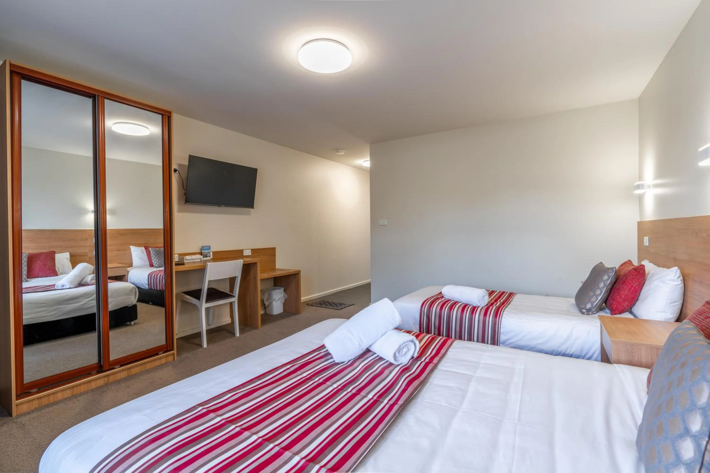 Bed in Rainbow Motel Queanbeyan