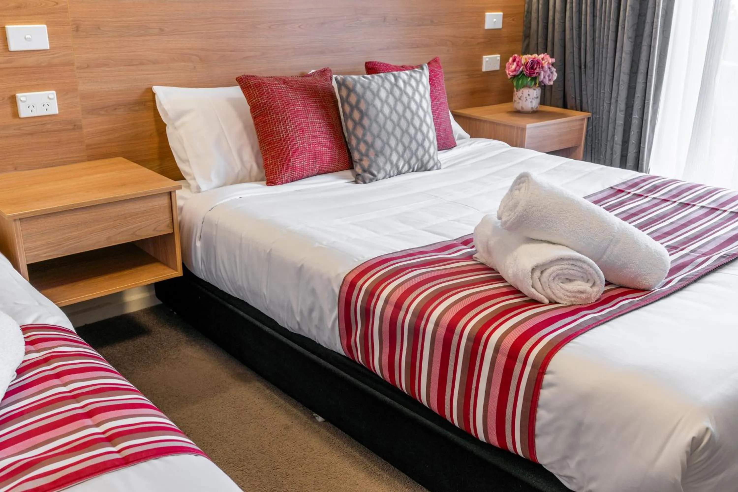 Bed in Rainbow Motel Queanbeyan