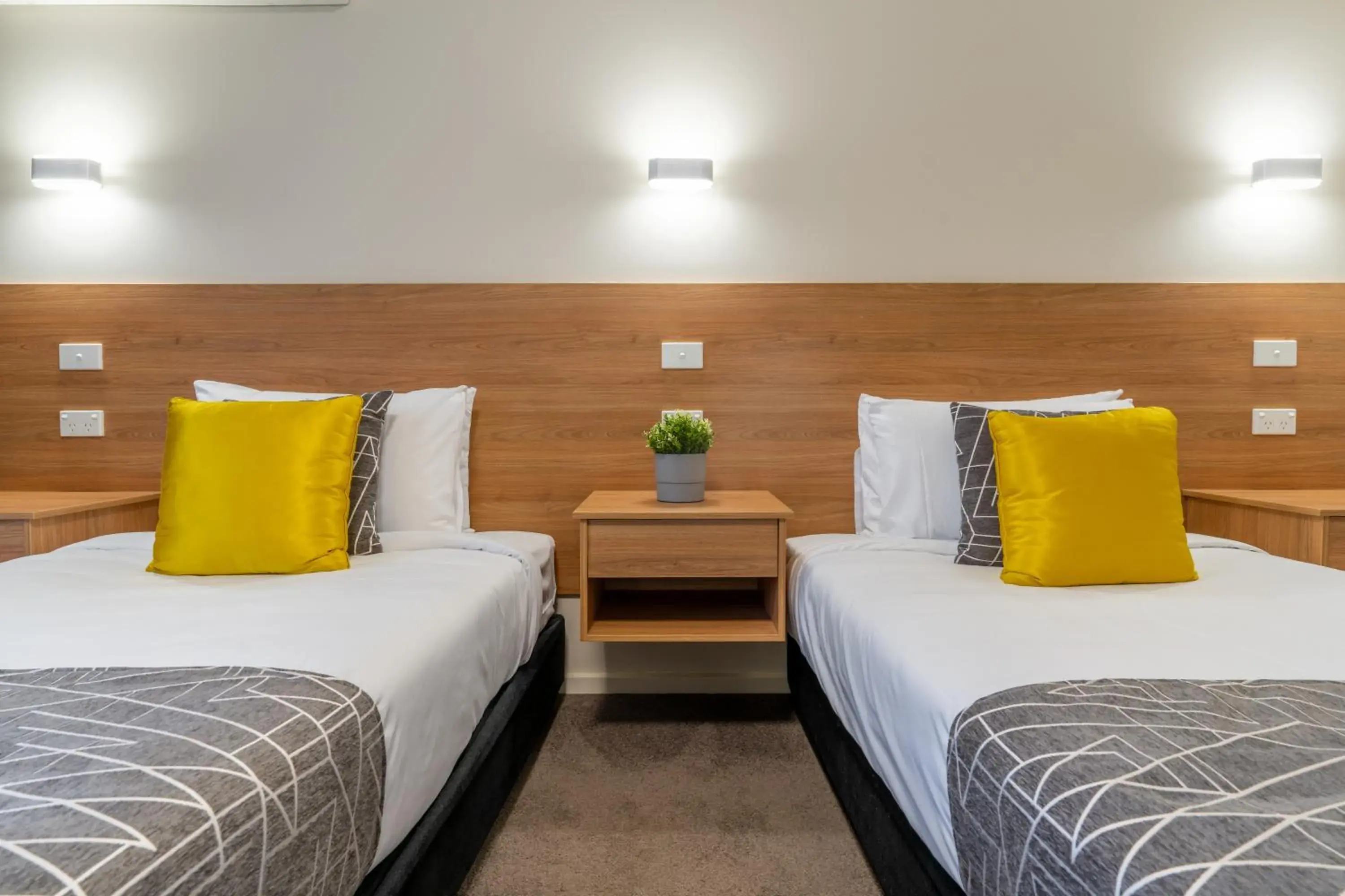 Deluxe Twin Room in Rainbow Motel Queanbeyan Deluxe Twin Room in Rainbow Motel Queanbeyan