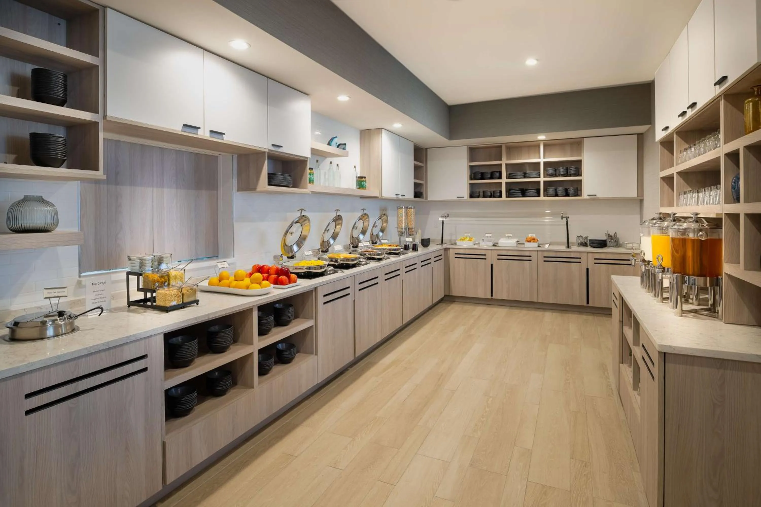 Restaurant/places to eat in Hyatt House Auburn Hills/Detroit