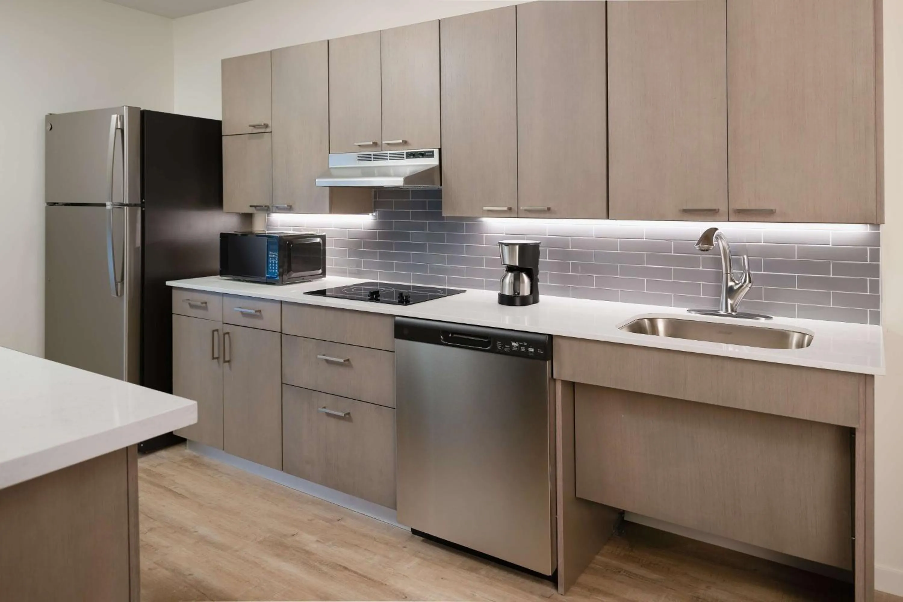 Kitchen or kitchenette in Hyatt House Auburn Hills/Detroit