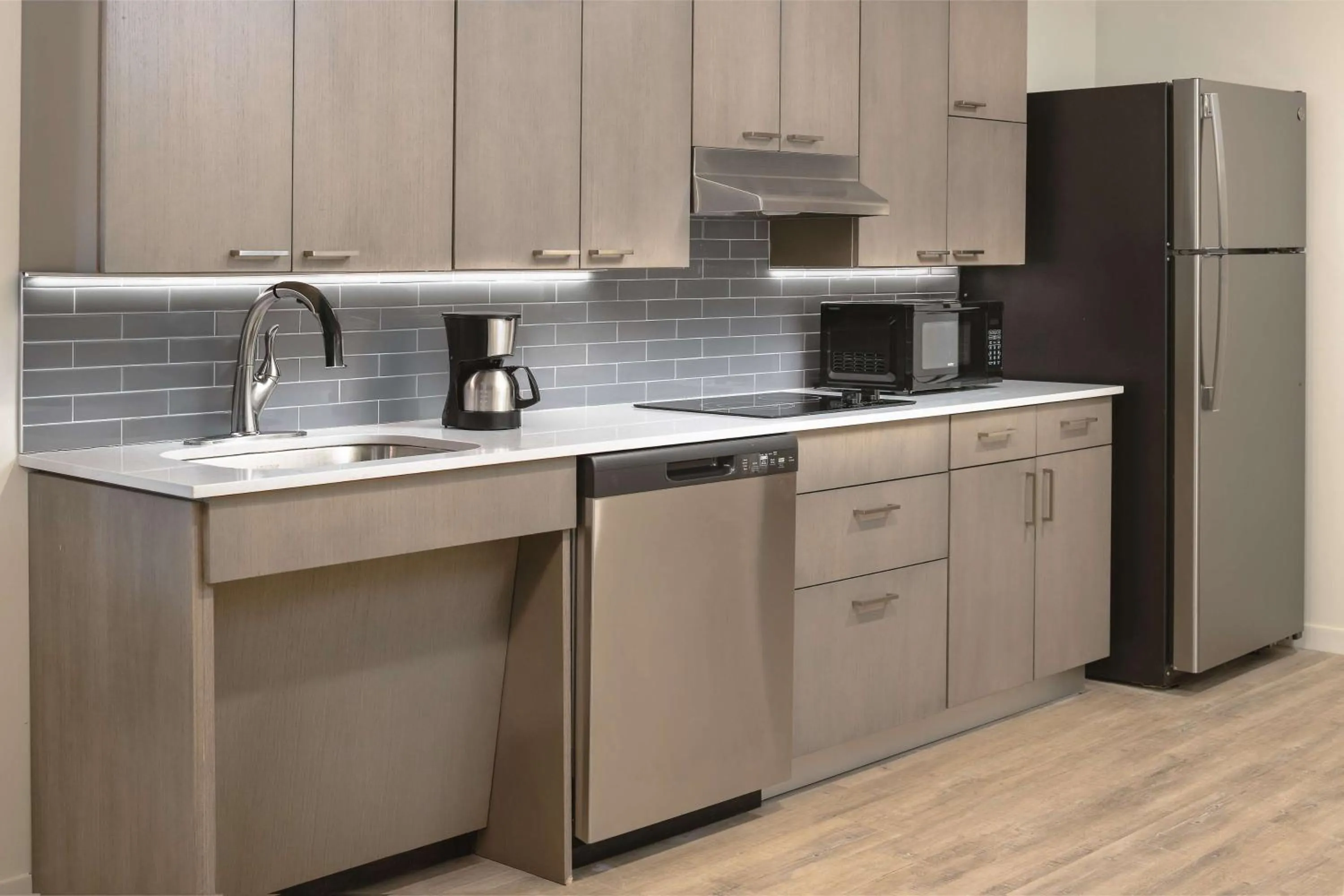 Kitchen or kitchenette in Hyatt House Auburn Hills/Detroit