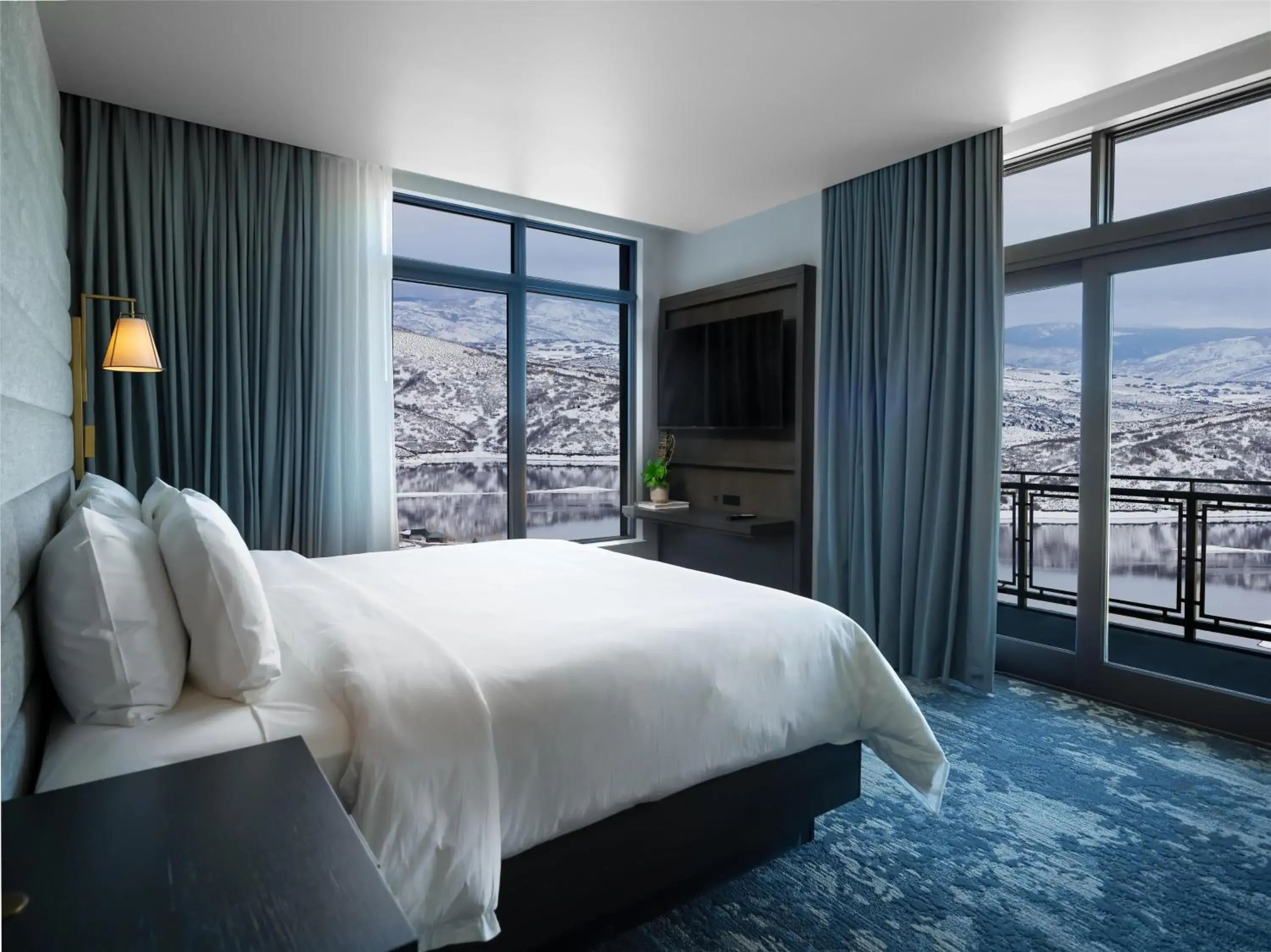 Photo of the whole room, Bed in Grand Hyatt Deer Valley Photo of the whole room, Bed in Grand Hyatt Deer Valley