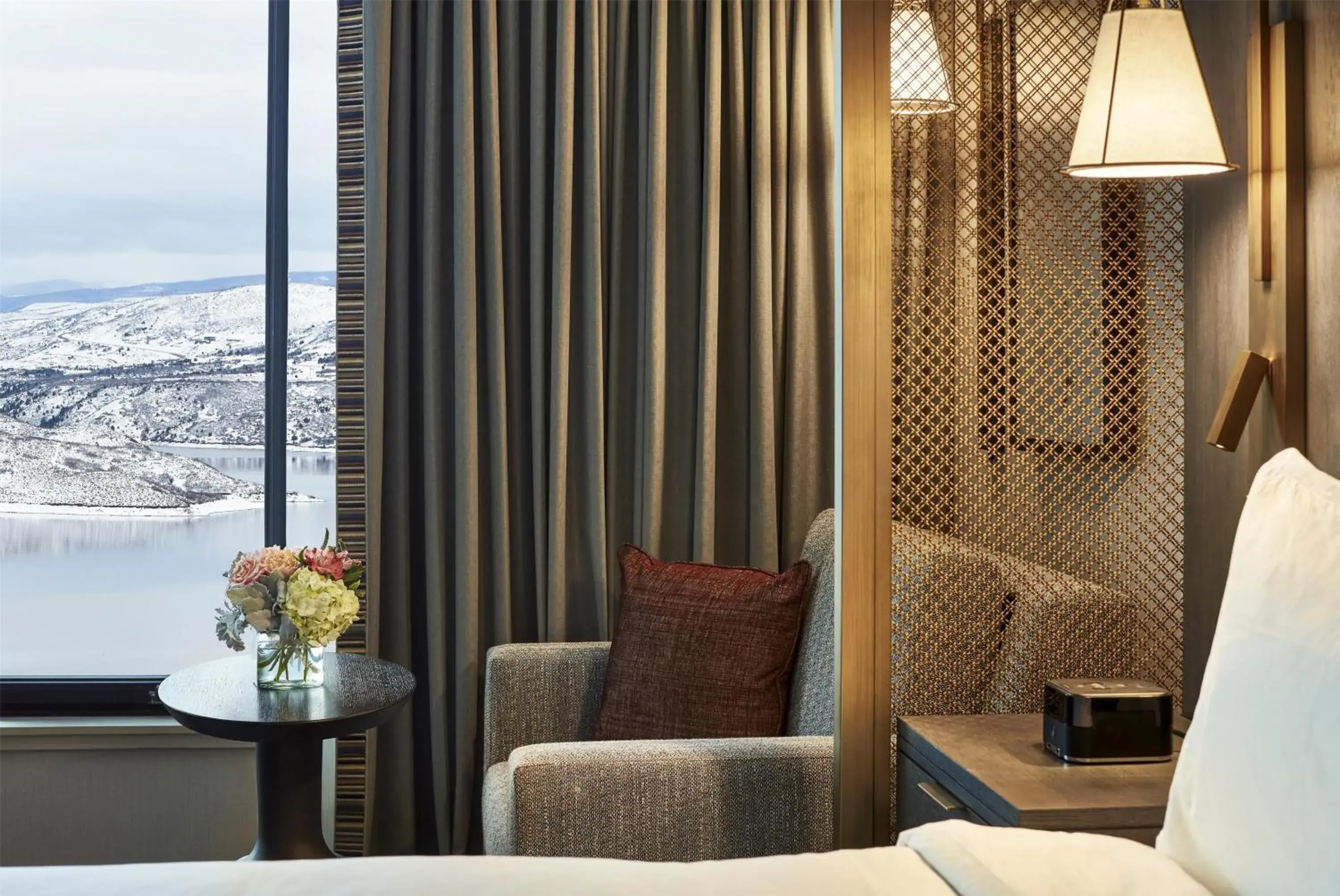 King Room with One King Bed and One Twin Sofa Bed - Mountain View in Grand Hyatt Deer Valley King Room with One King Bed and One Twin Sofa Bed - Mountain View in Grand Hyatt Deer Valley