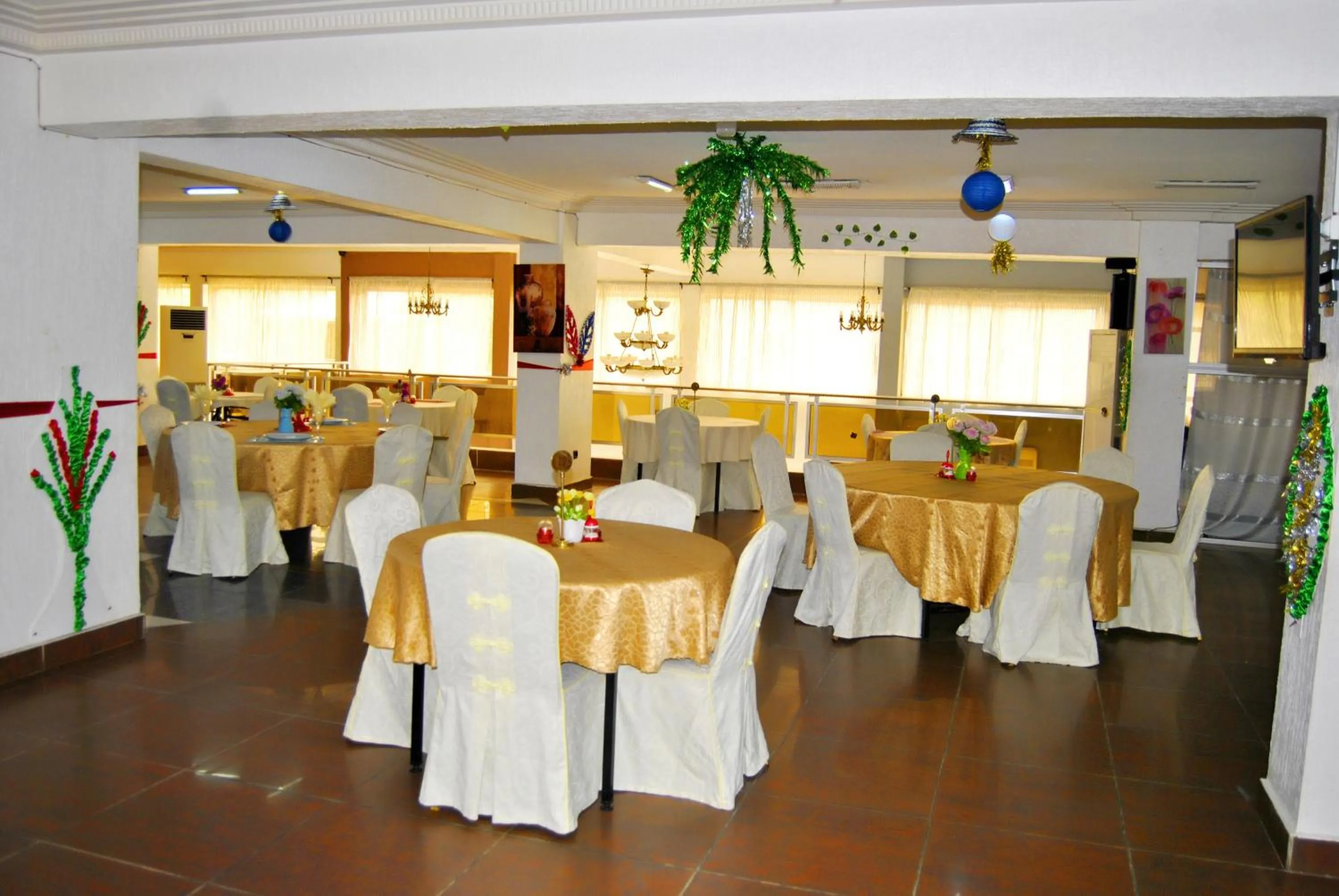 Restaurant/places to eat in Riviera Hotel Benin