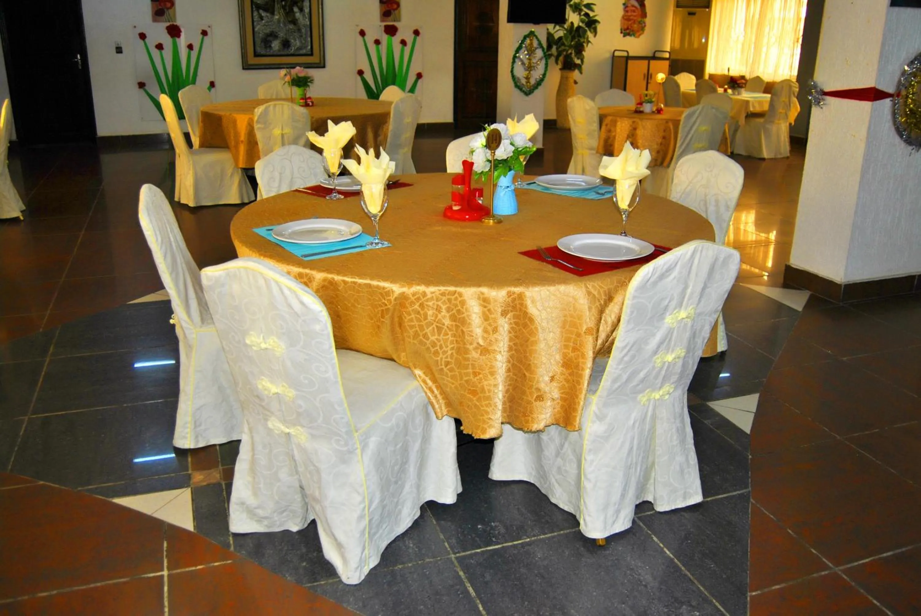 Restaurant/places to eat in Riviera Hotel Benin