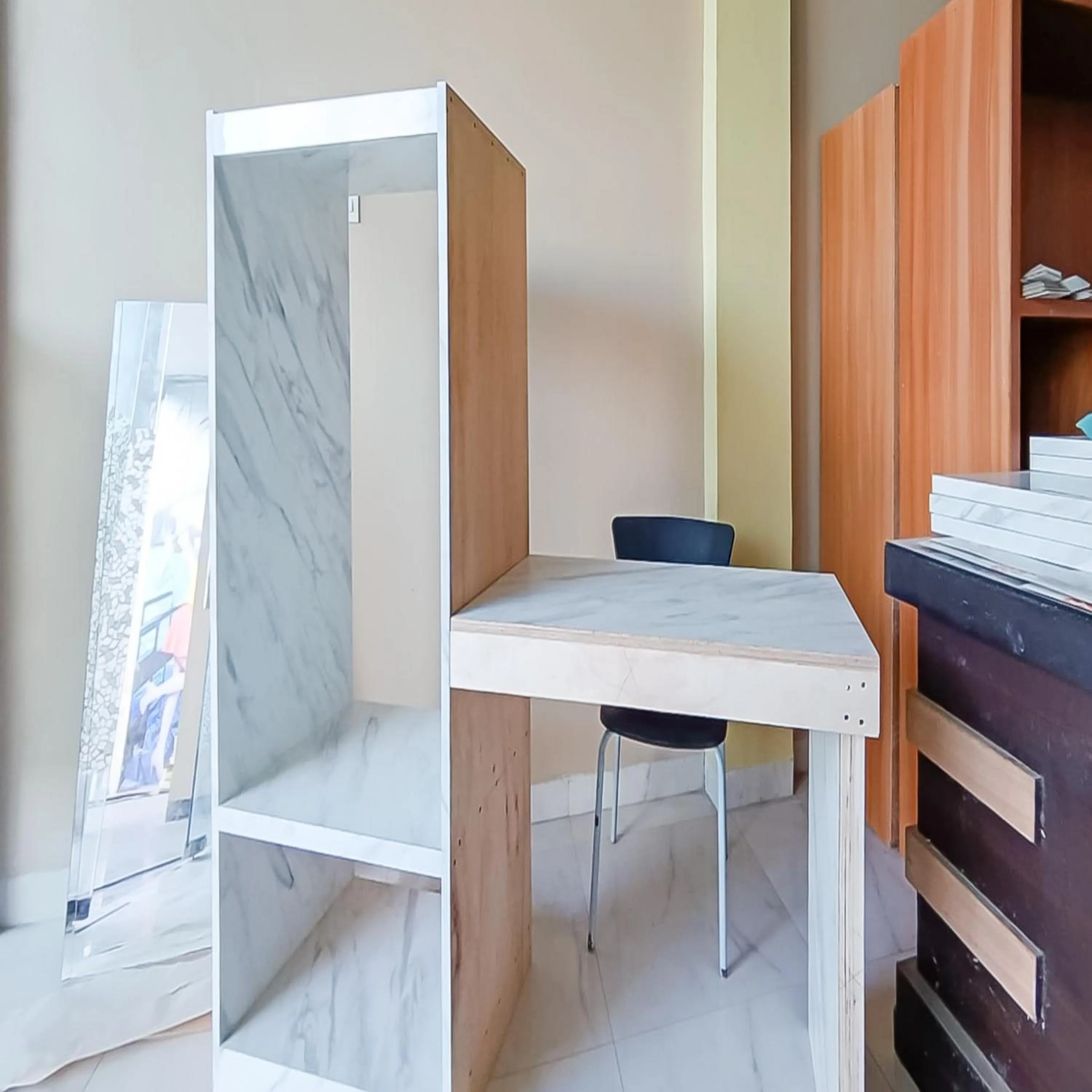 Lobby or reception, Bed in Urbanview Hotel Lamin Palangkaraya by RedDoorz