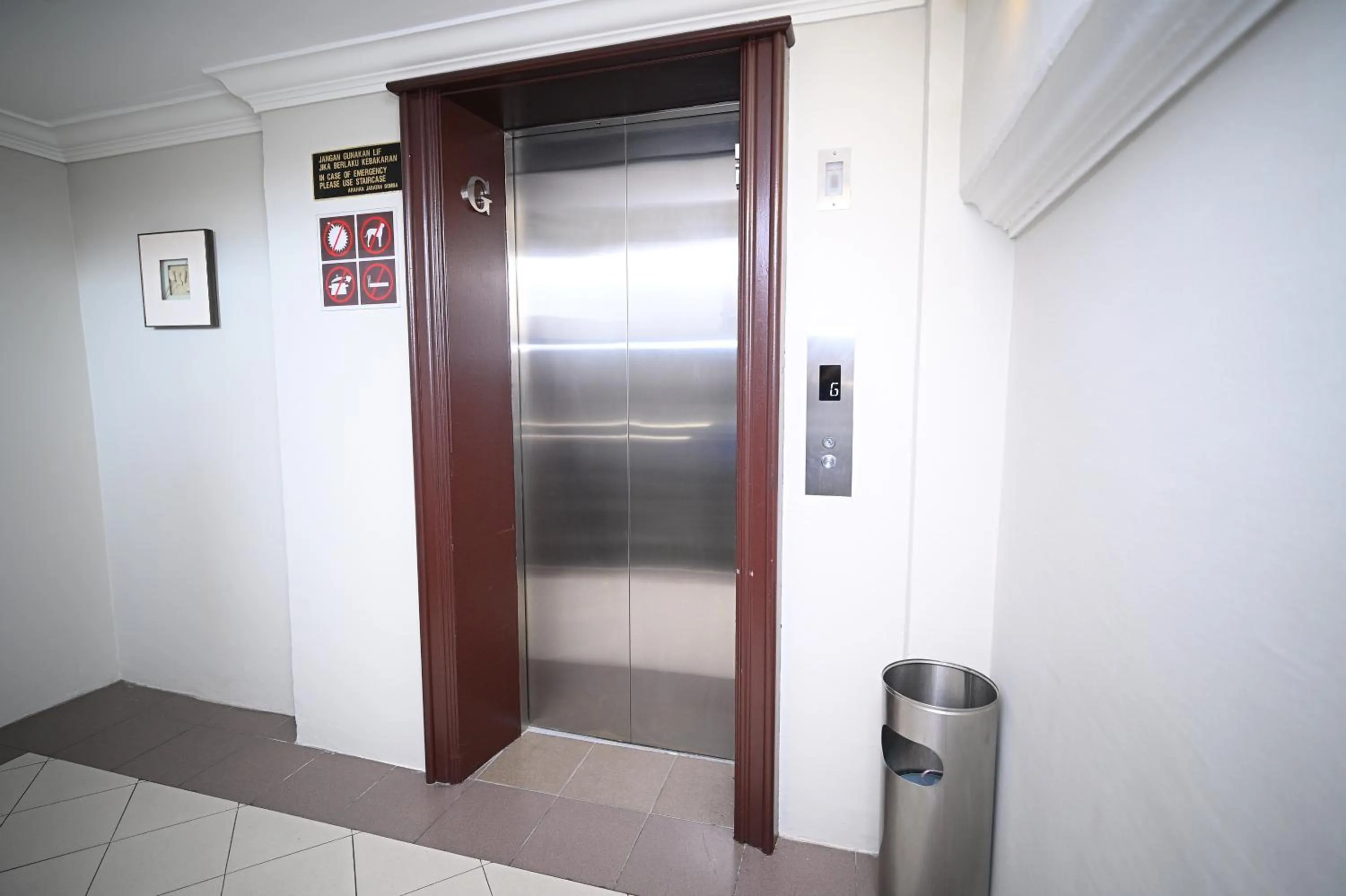 elevator in Kingston Hotel 9 - Jonker Street Malacca