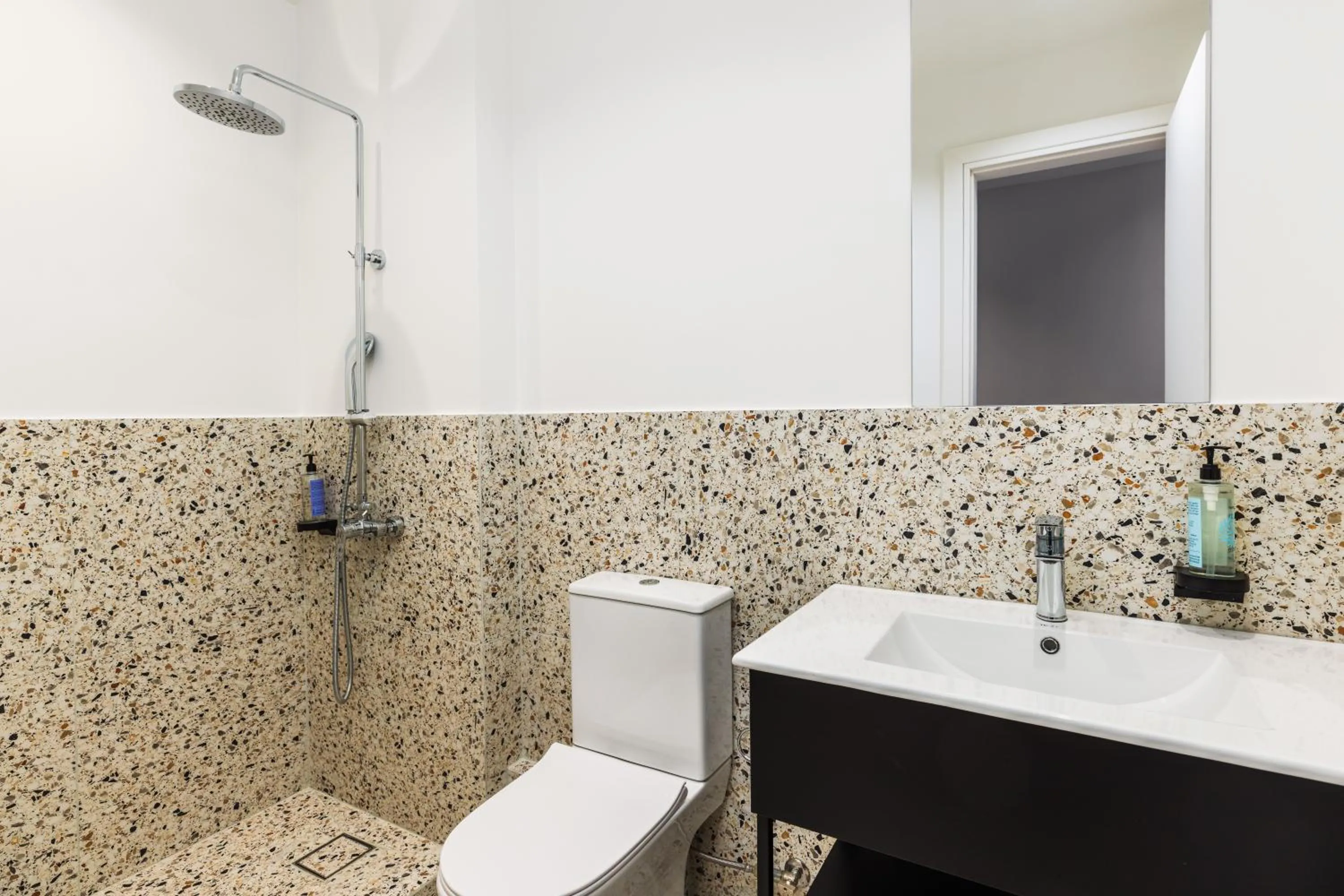 Shower in Soho Residence by halu!