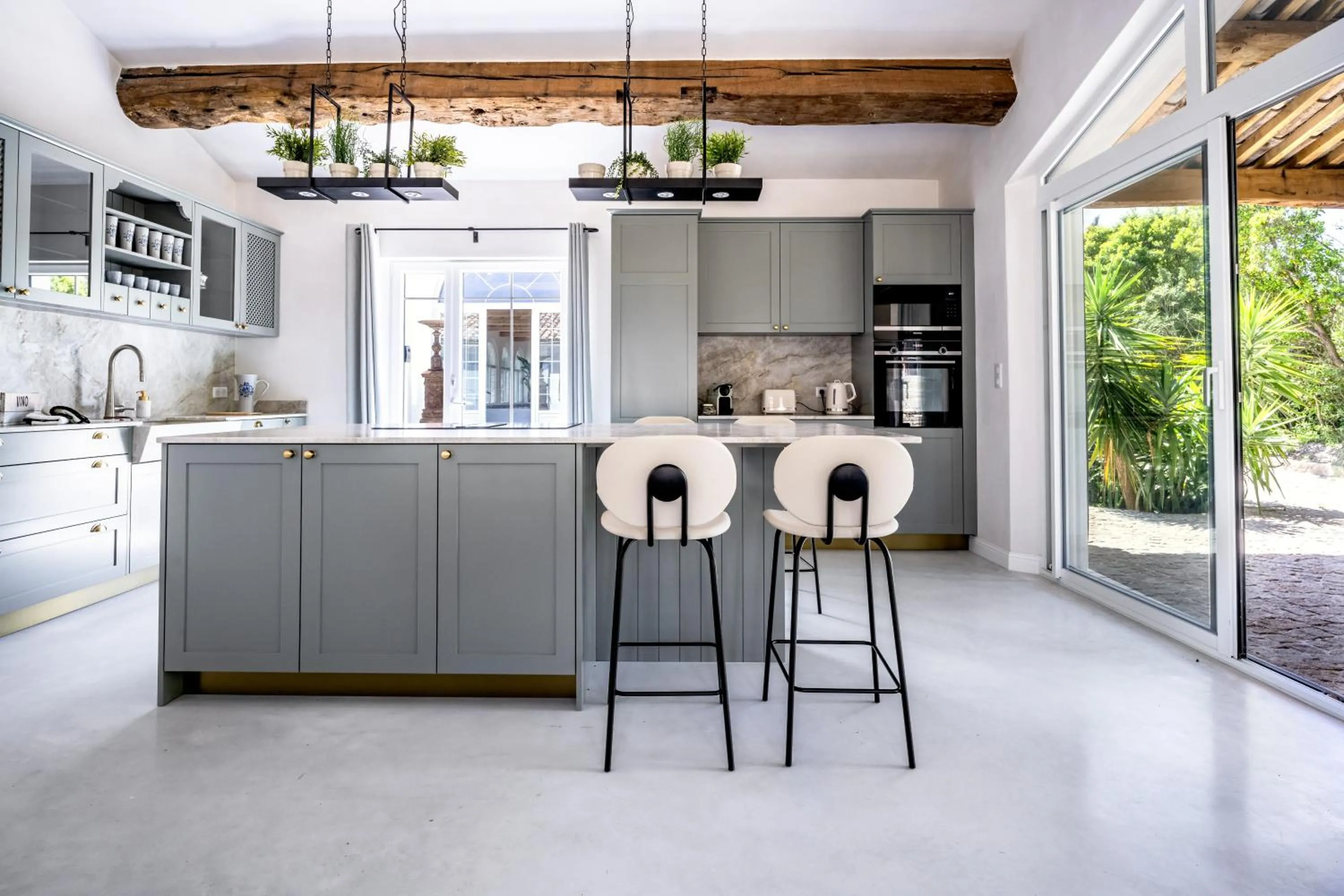 Kitchen or kitchenette in Secret d'Uzès - Place aux Herbes - Piscine chauffée et Jacuzzi