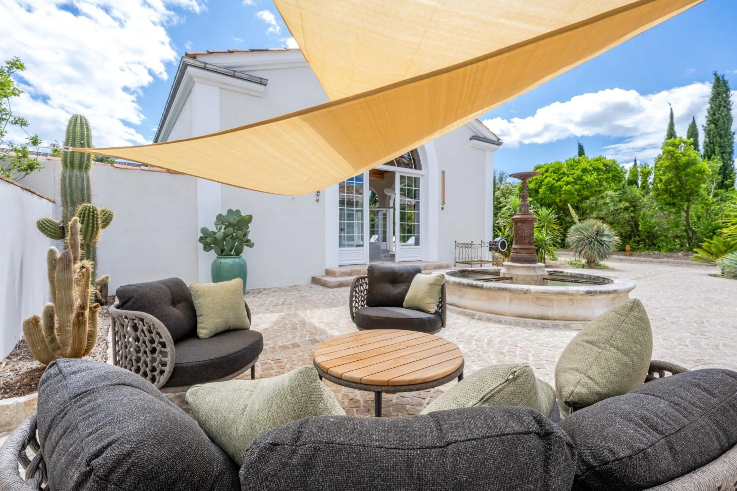 Patio in Secret d'Uzès - Place aux Herbes - Piscine chauffée et Jacuzzi