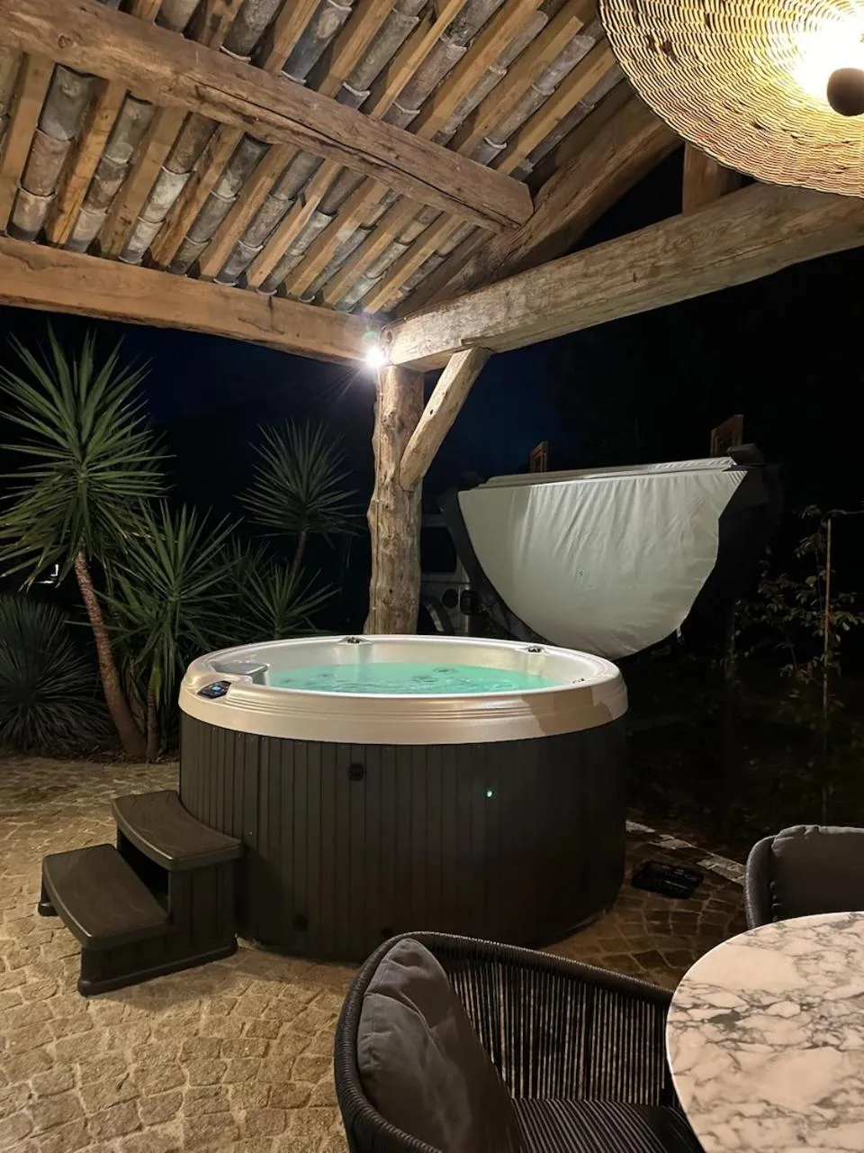 Hot Tub in Secret d'Uzès - Place aux Herbes - Piscine chauffée et Jacuzzi