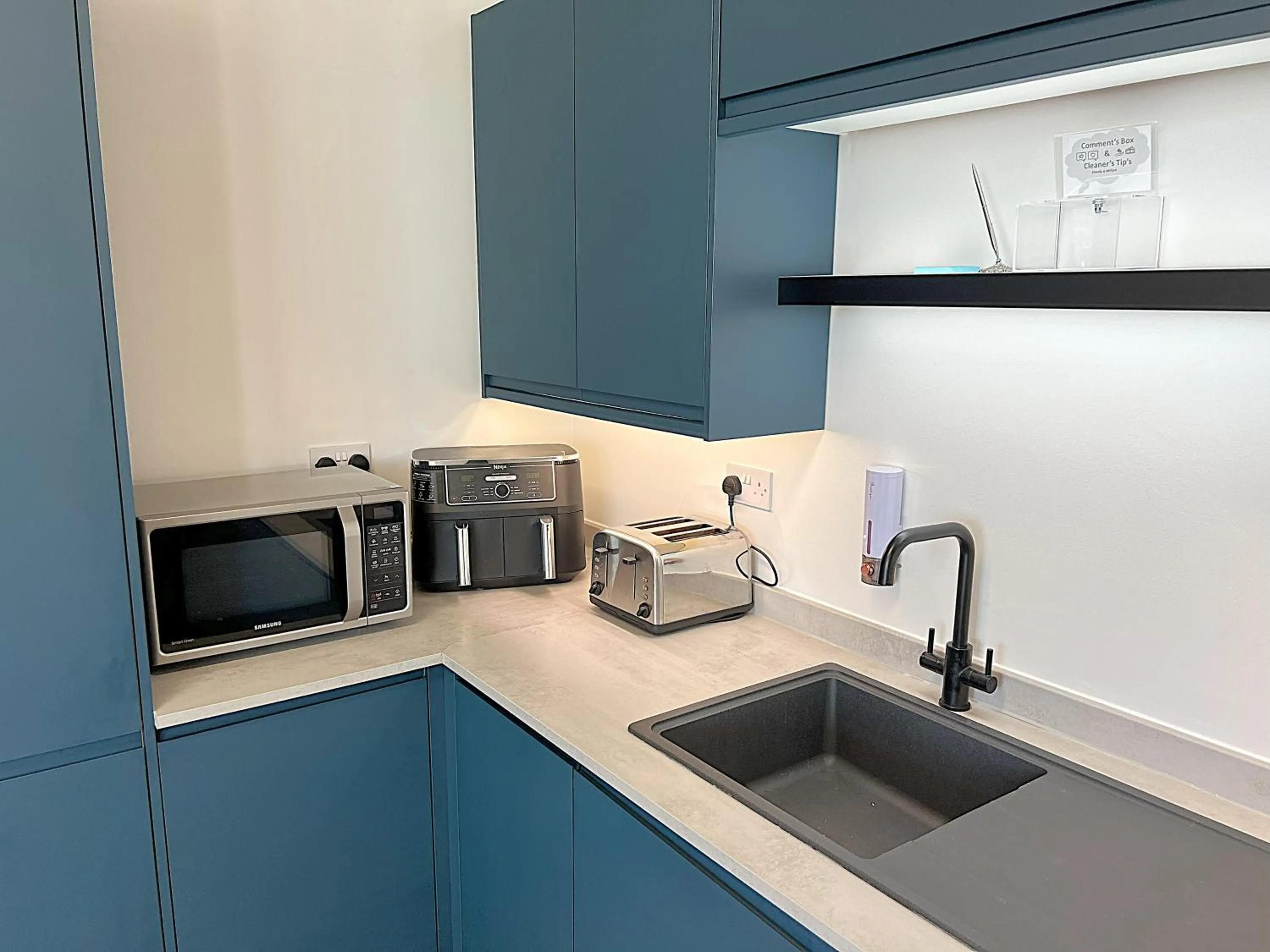 City Centre - Sleeps 4 & Free Parking
