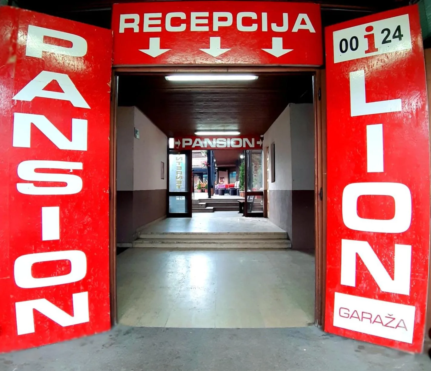 Facade/entrance in Hostel Pansion Lion