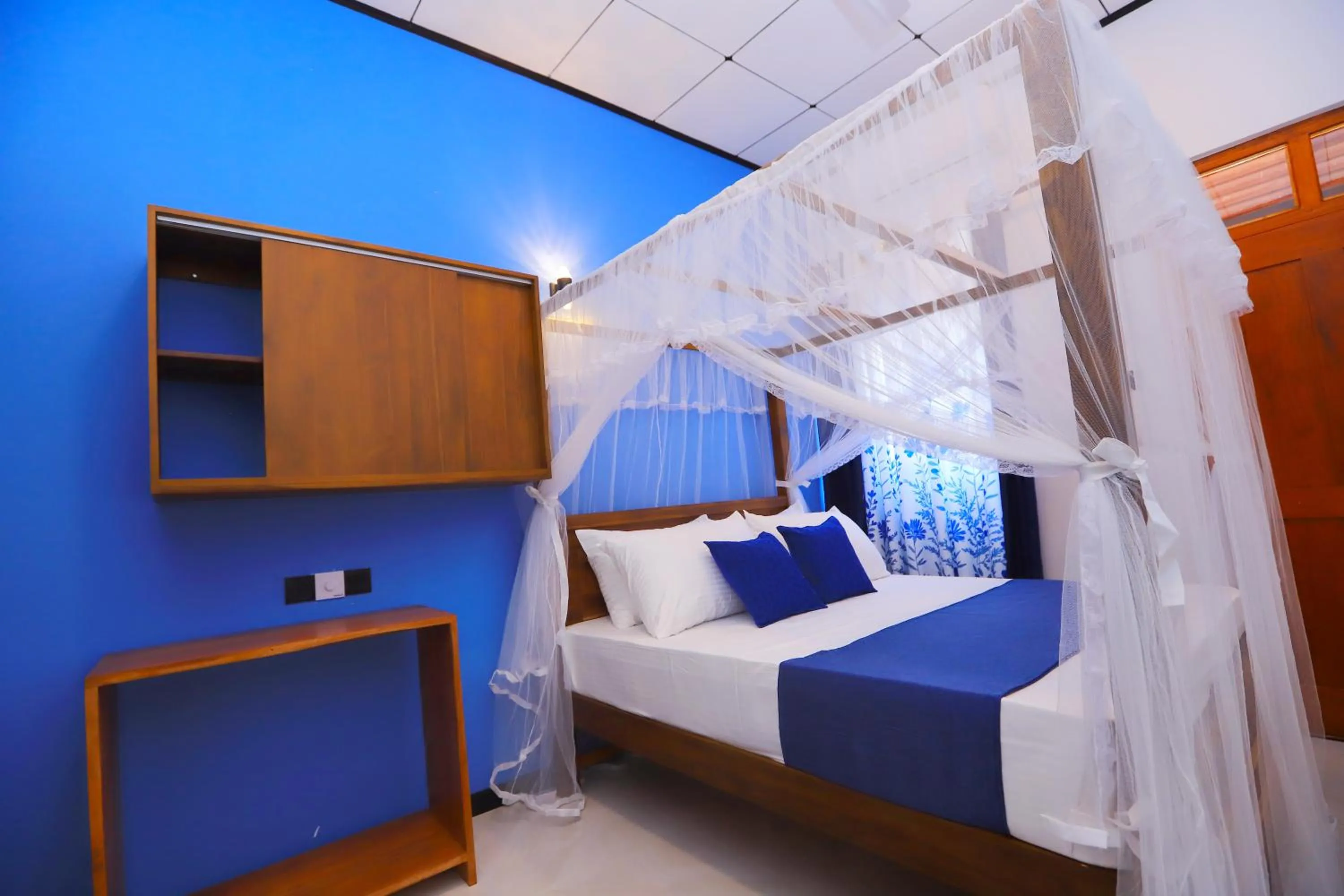 wardrobe, Bed in Dinsara Pearl Villa