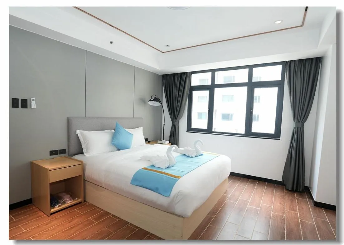 Bedroom, Bed in Golden Seagulls Hotel