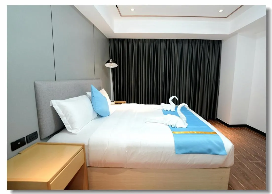 Bedroom, Bed in Golden Seagulls Hotel