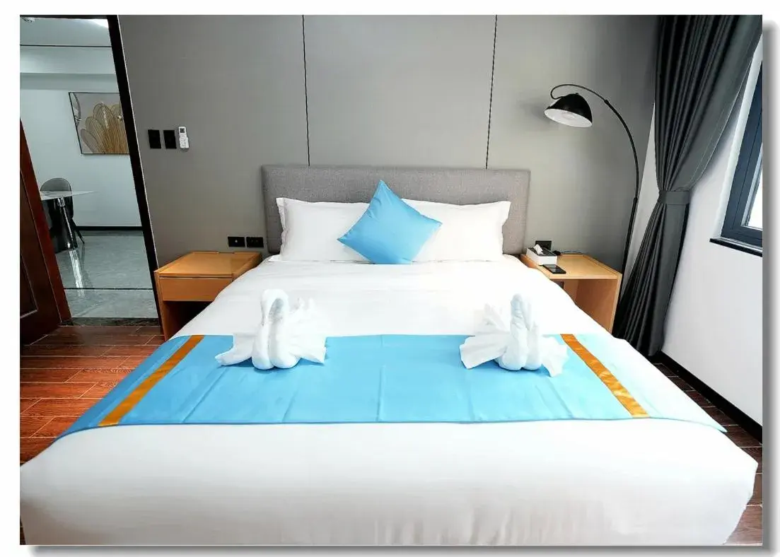 Bedroom, Bed in Golden Seagulls Hotel Bedroom, Bed in Golden Seagulls Hotel