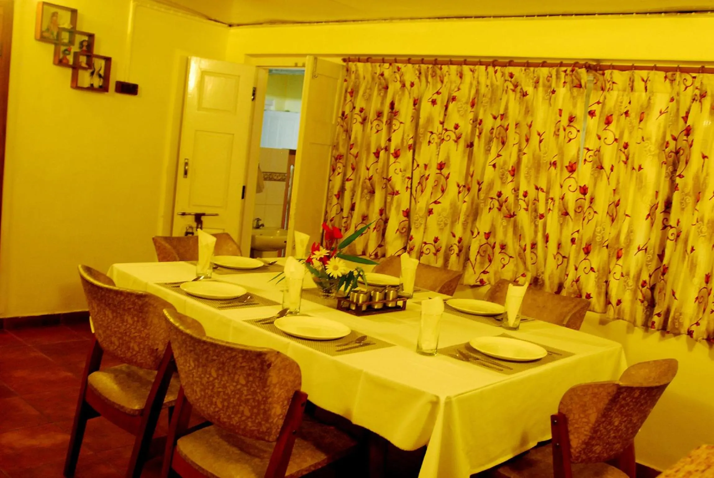 Restaurant/places to eat in Bella Vista Homestay