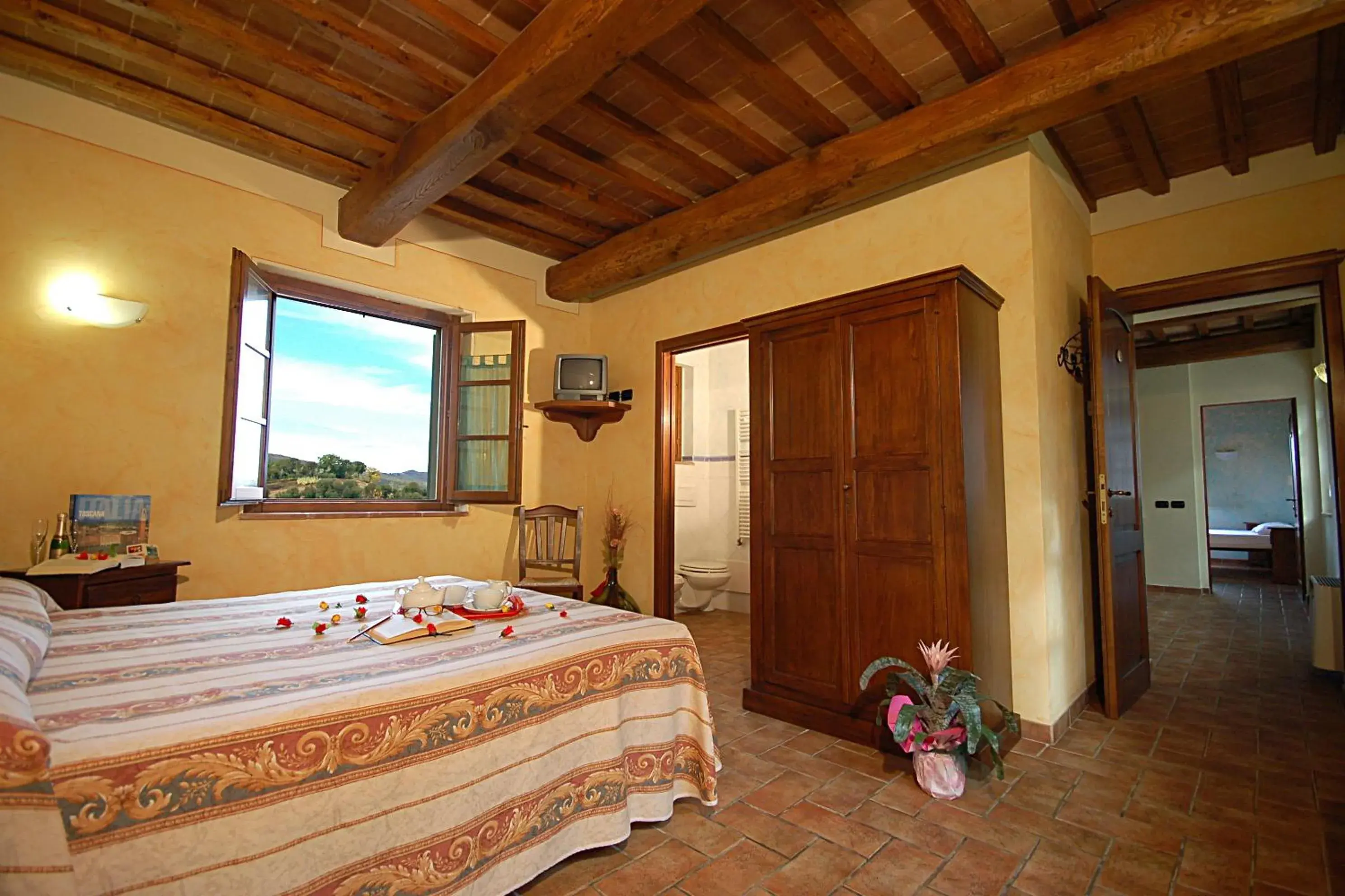 Two-Bedroom Apartment in Antico Borgo Il Cardino Two-Bedroom Apartment in Antico Borgo Il Cardino