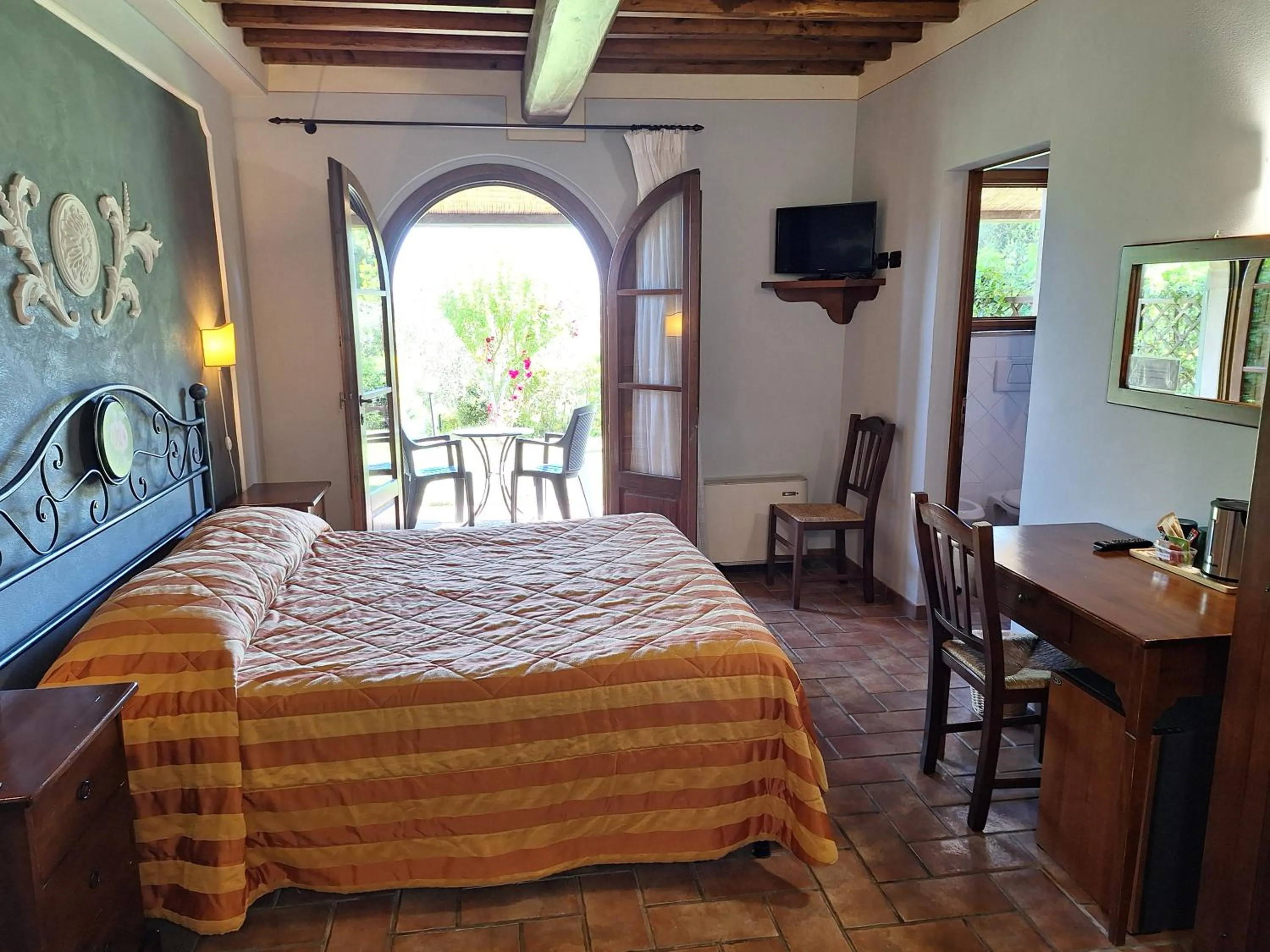 Photo of the whole room, Bed in Antico Borgo Il Cardino