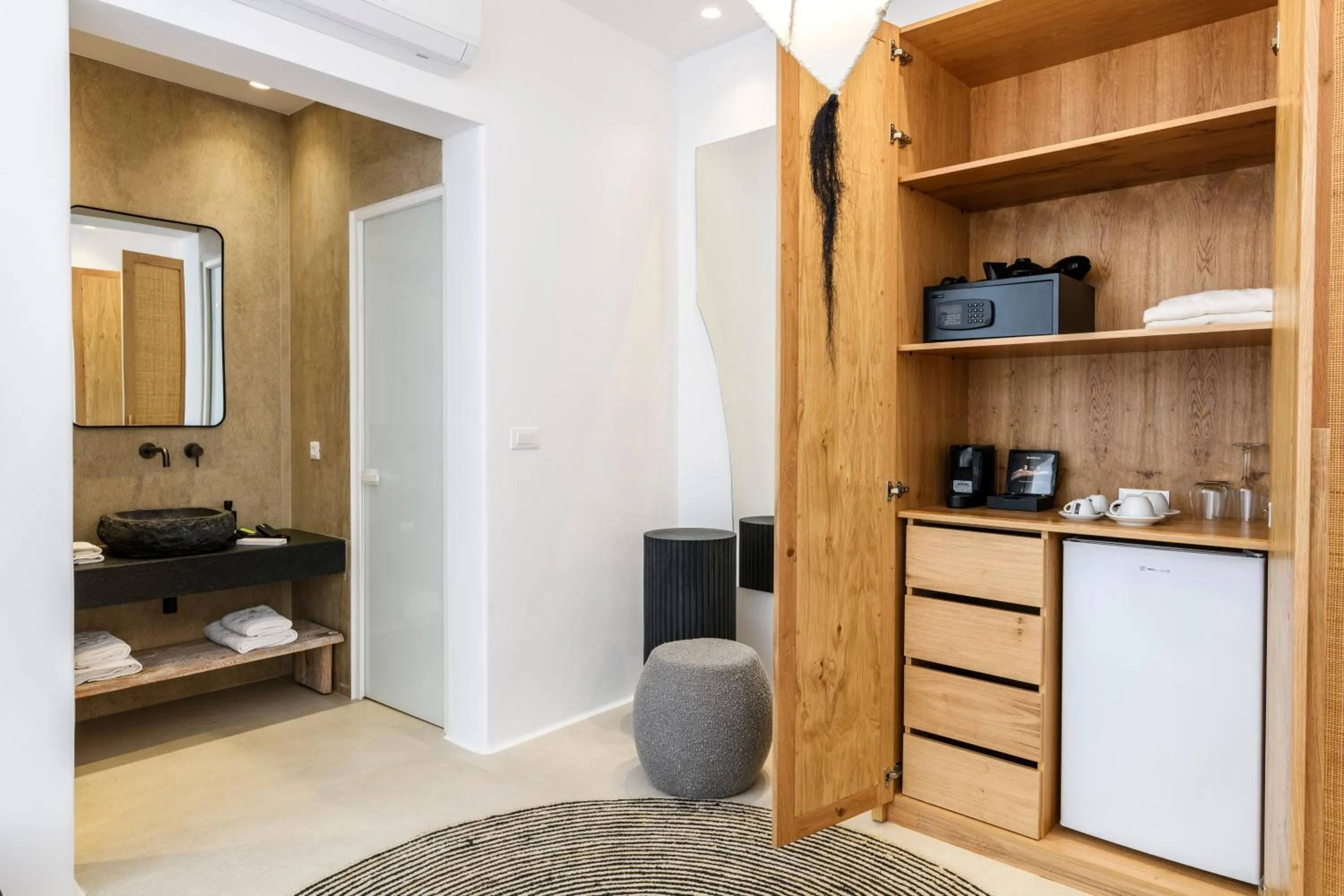 TV and multimedia in Nasta Suites & Villas Intentional Living Mykonos