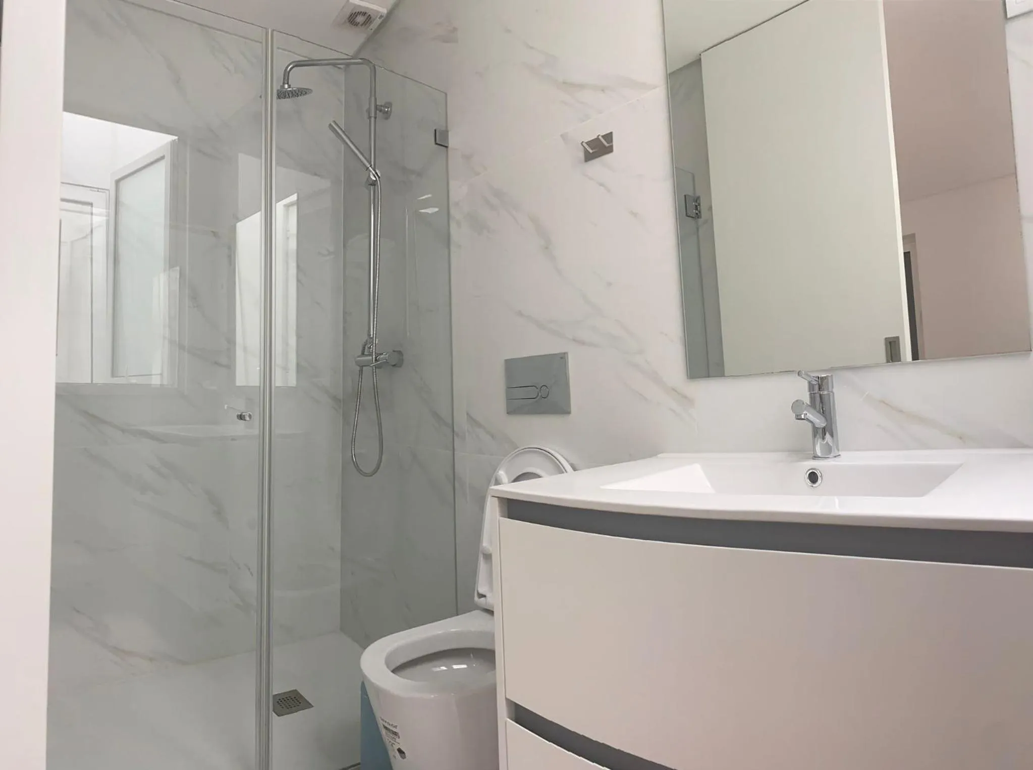 Shower in Casa Augusta 6