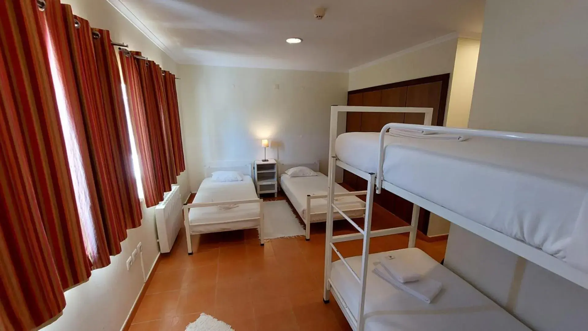 Family Room with Private Bathroom in HI Alfeizerão – Pousada de Juventude Family Room with Private Bathroom in HI Alfeizerão – Pousada de Juventude