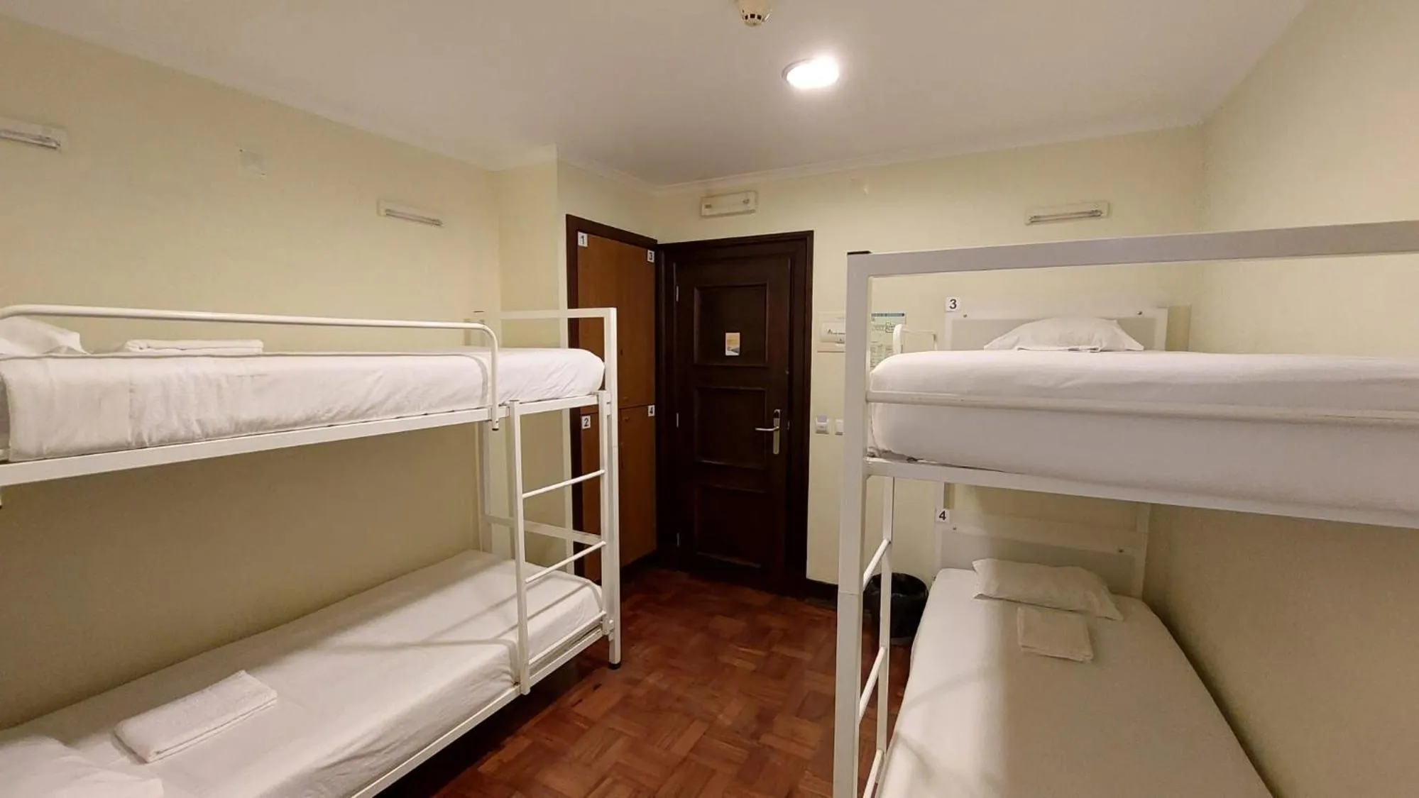 Bed in HI Alfeizerão – Pousada de Juventude