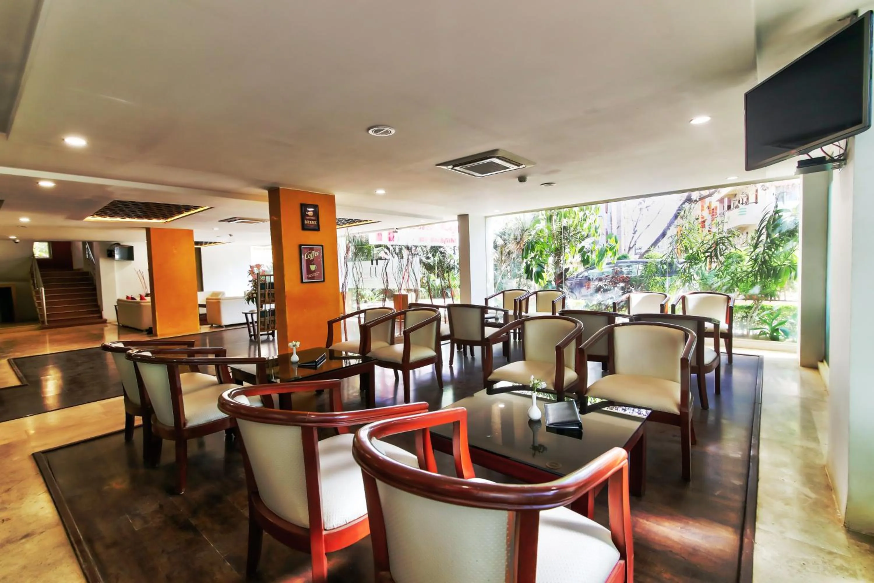 Lobby or reception in Icon Suites by Bhagini