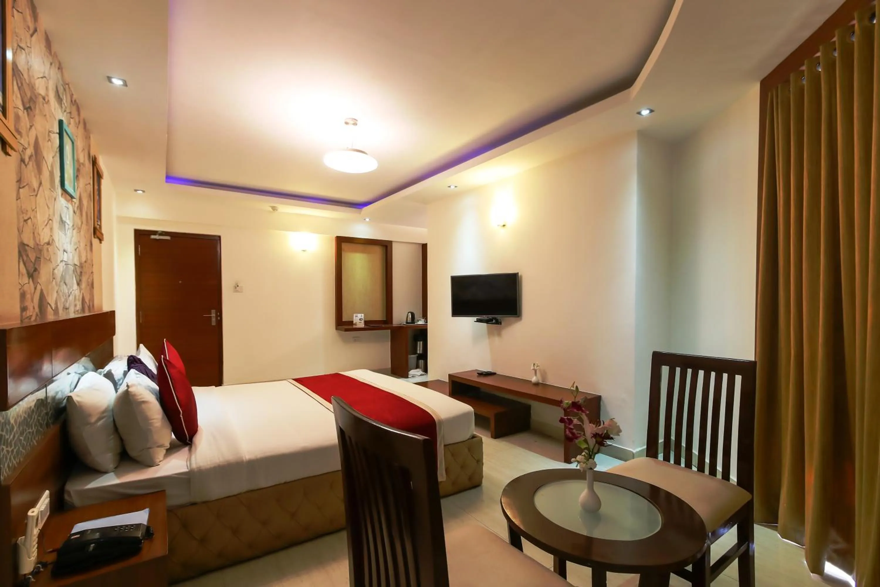 Living room, Bed in Icon Suites by Bhagini