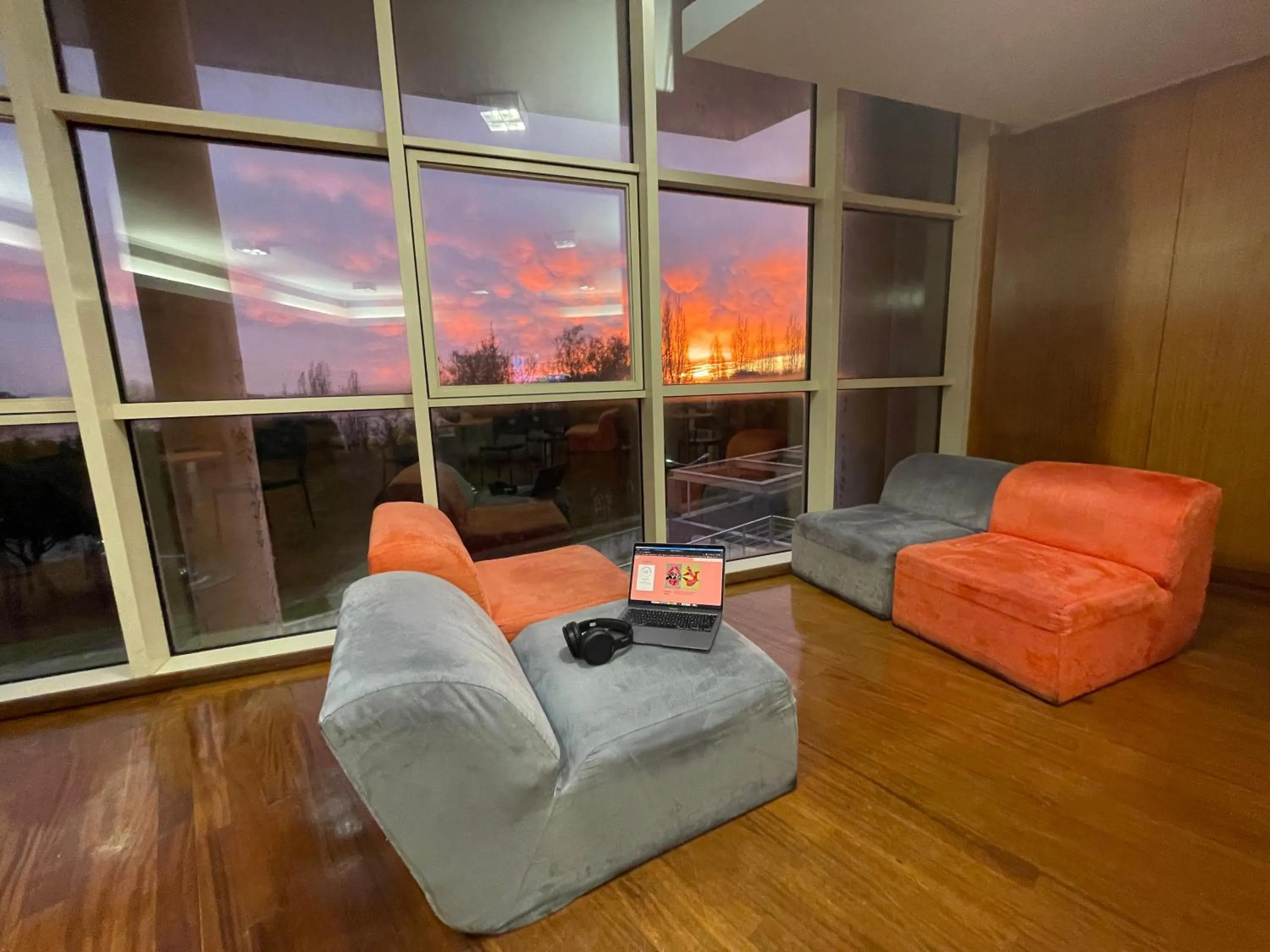 Communal lounge/ TV room in HI Porto - Pousada de Juventude