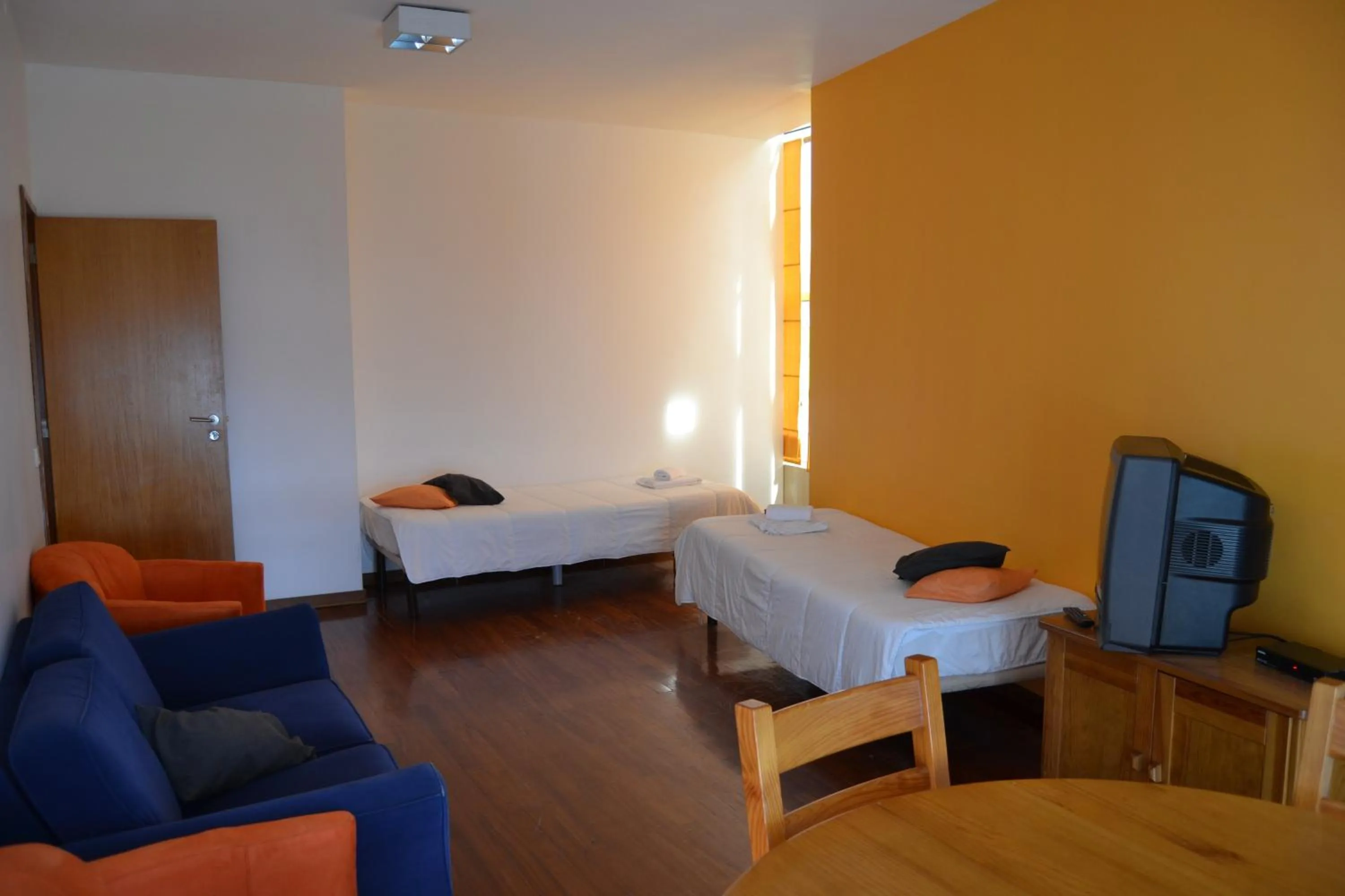 TV and multimedia, Bed in HI Porto - Pousada de Juventude