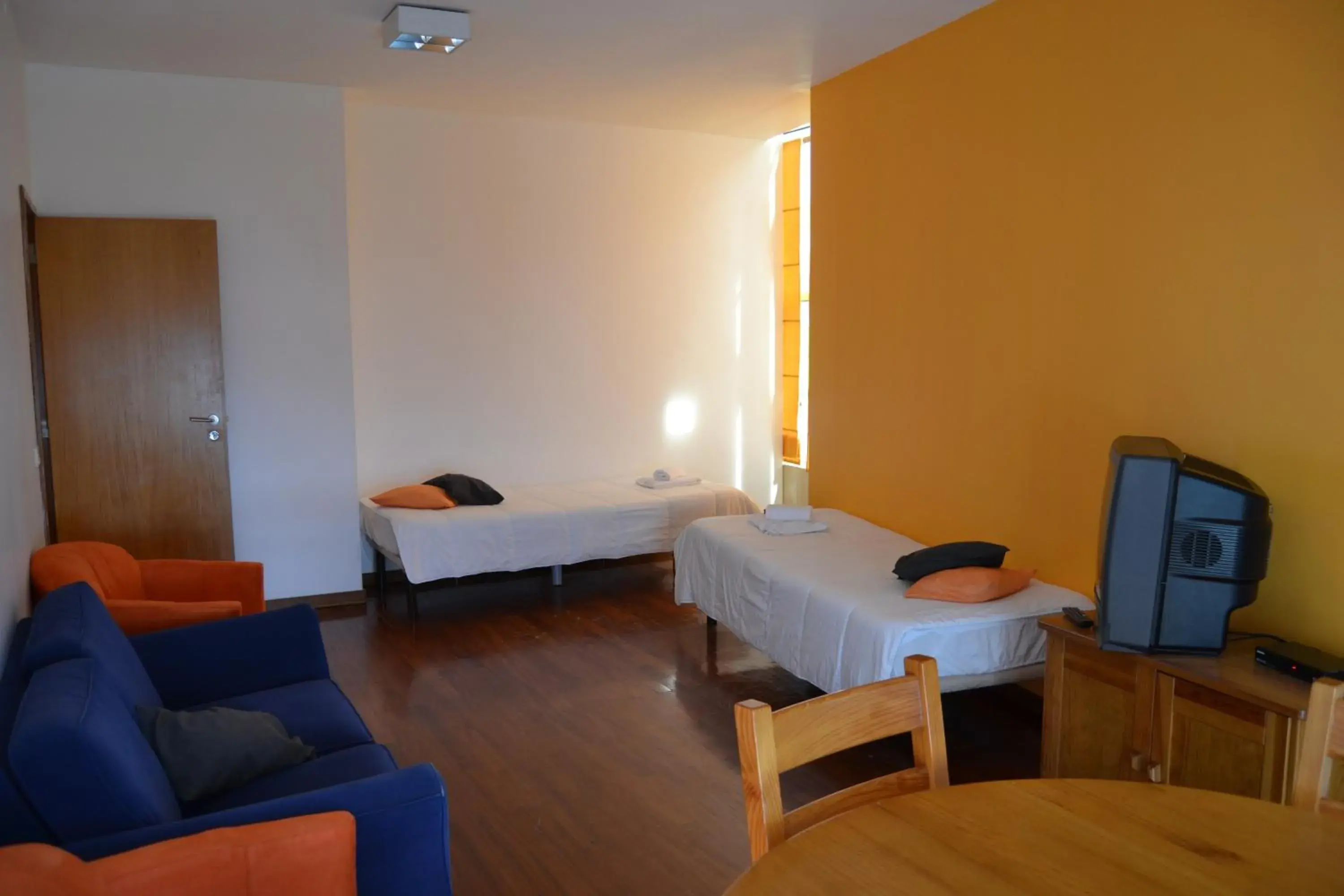 TV and multimedia, Bed in HI Porto - Pousada de Juventude TV and multimedia, Bed in HI Porto - Pousada de Juventude