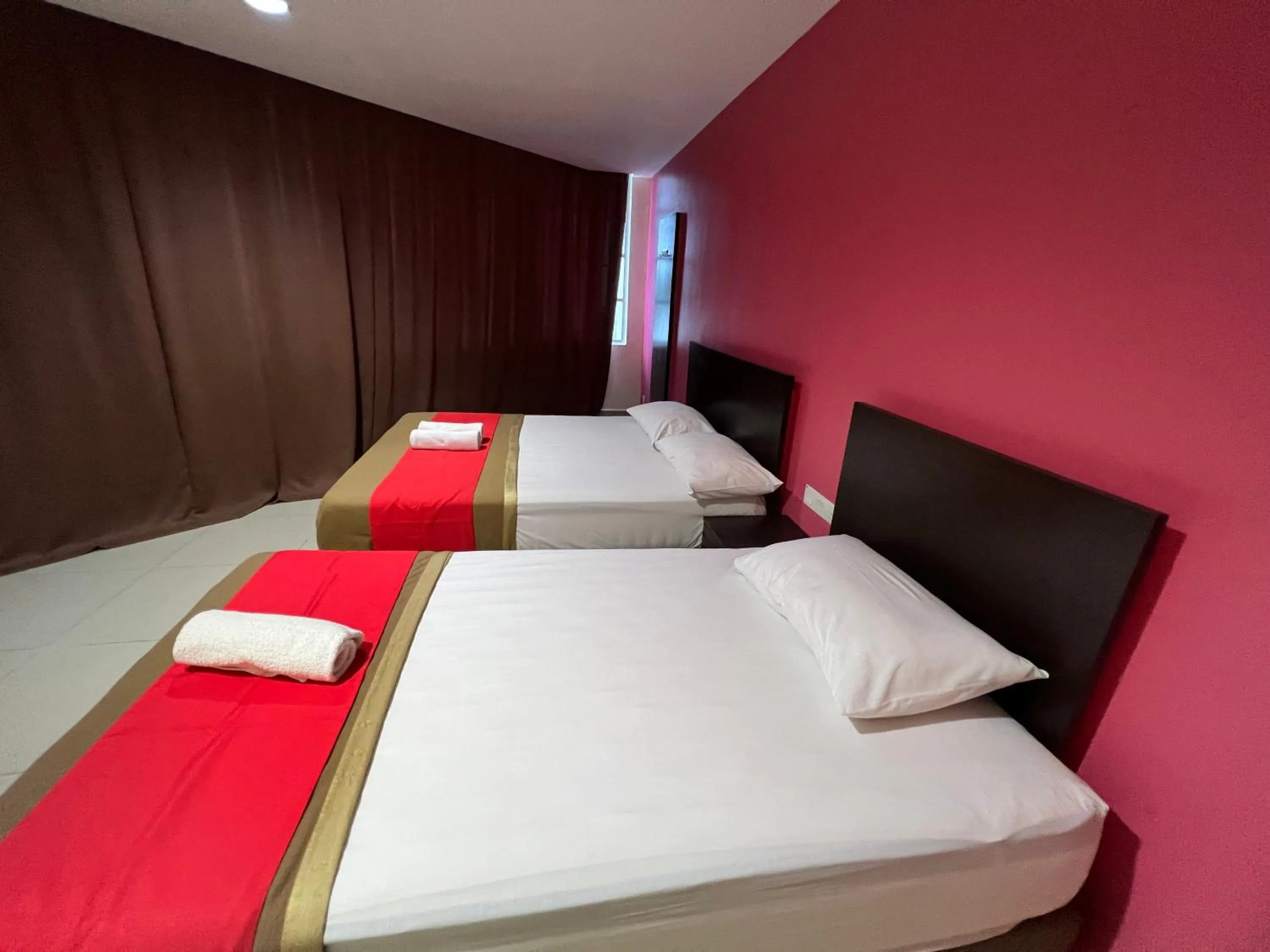 Bed in Hotel Crystal Villa