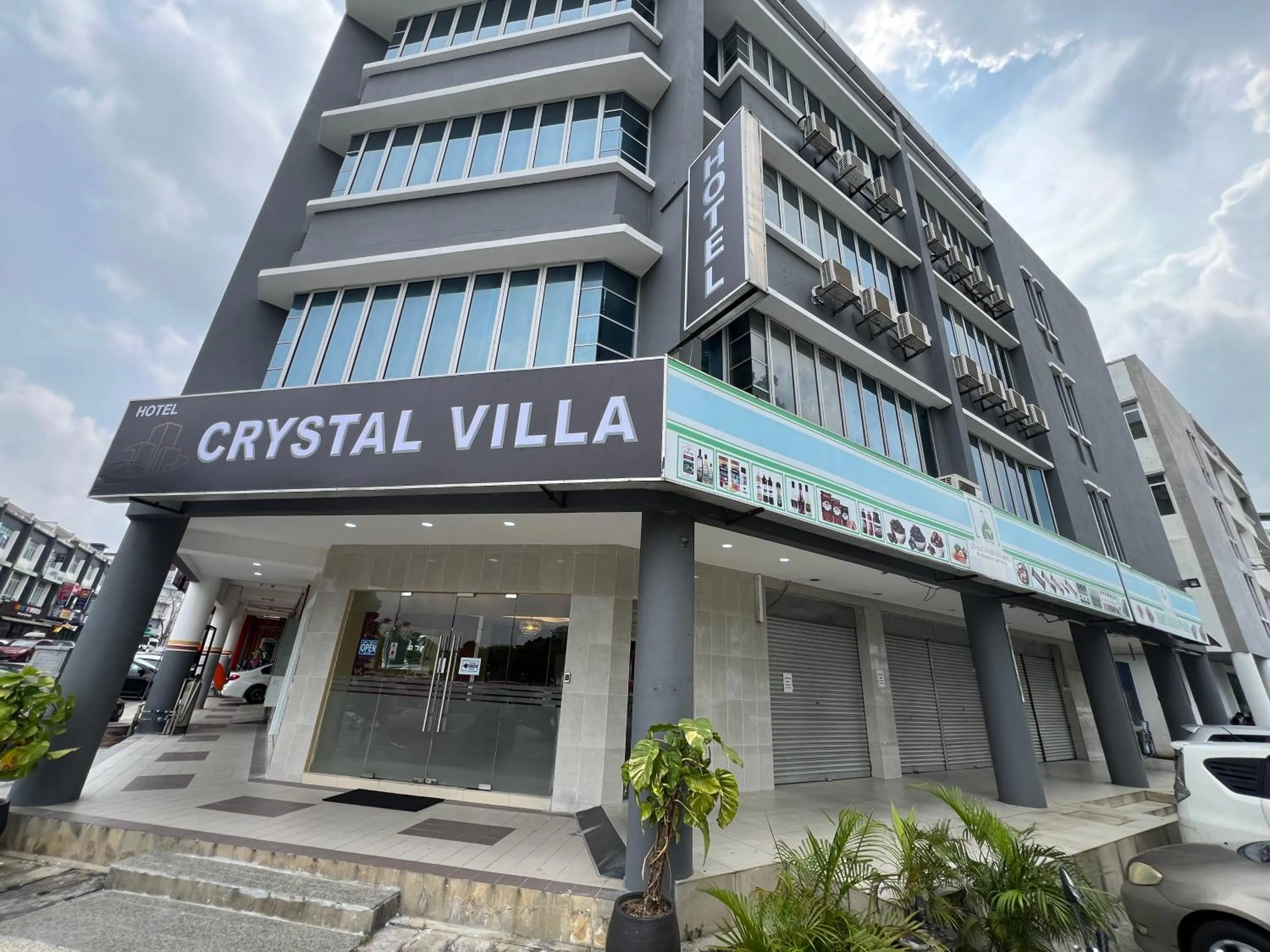 Property building in Hotel Crystal Villa