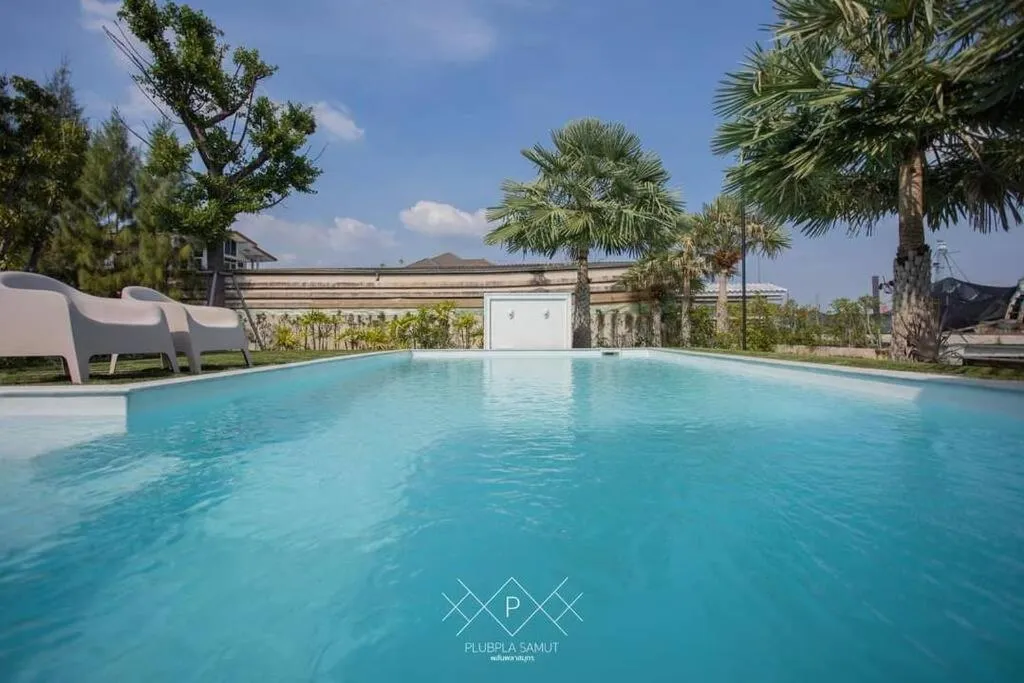 Swimming pool in Plubpla Samut River Villas