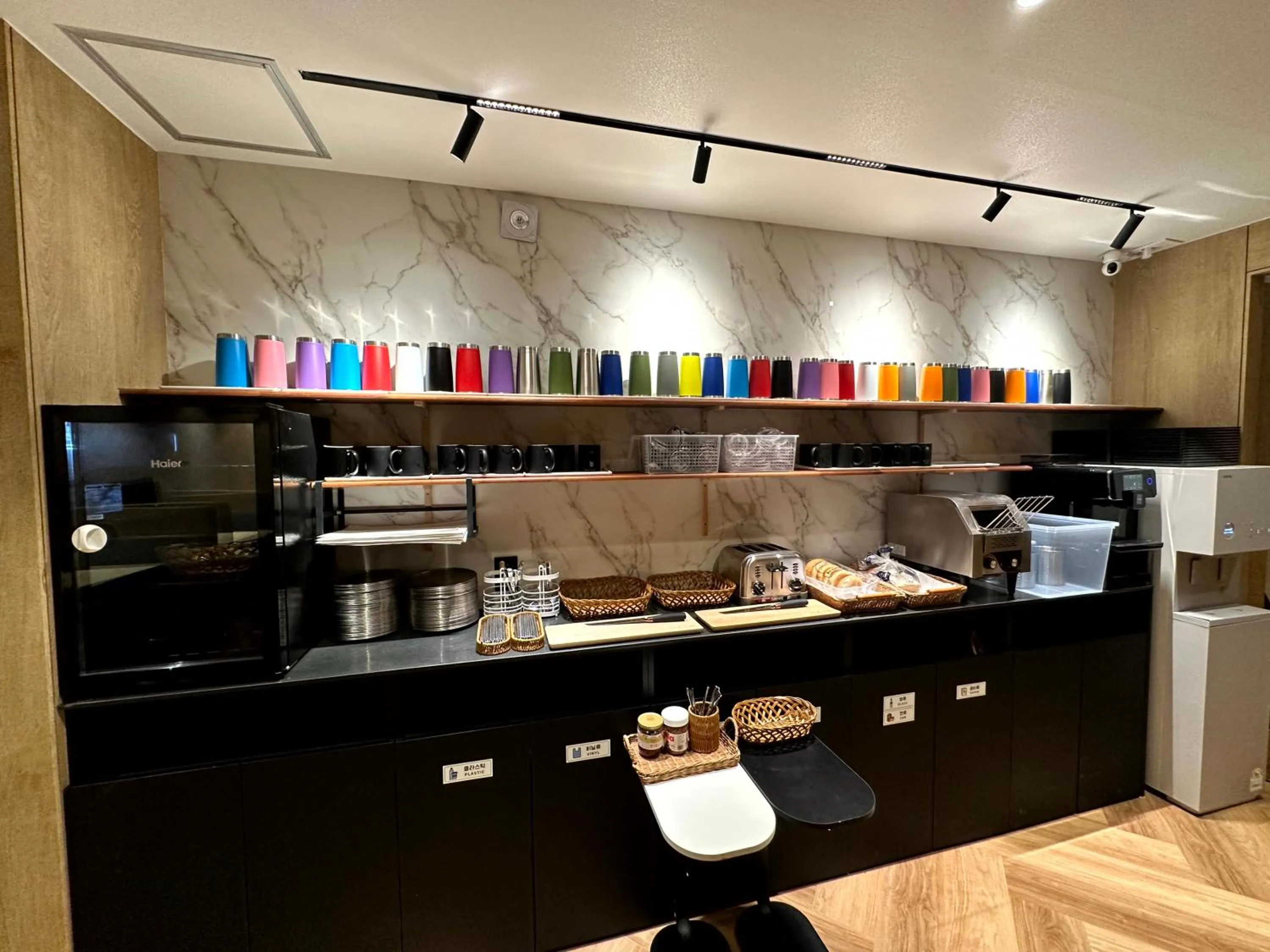 Coffee/tea facilities in Nomad Live Hostel