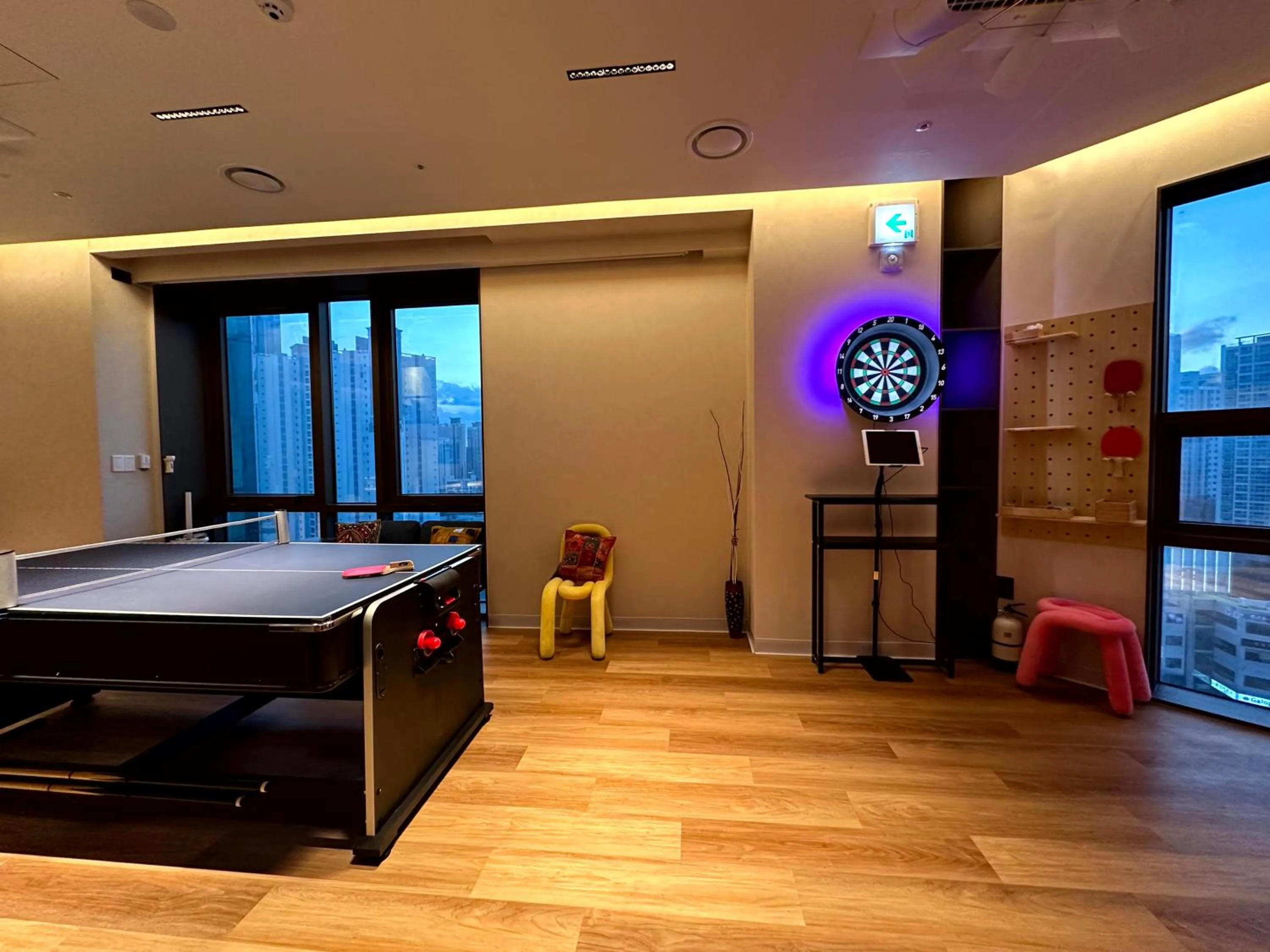 Billiard in Nomad Live Hostel