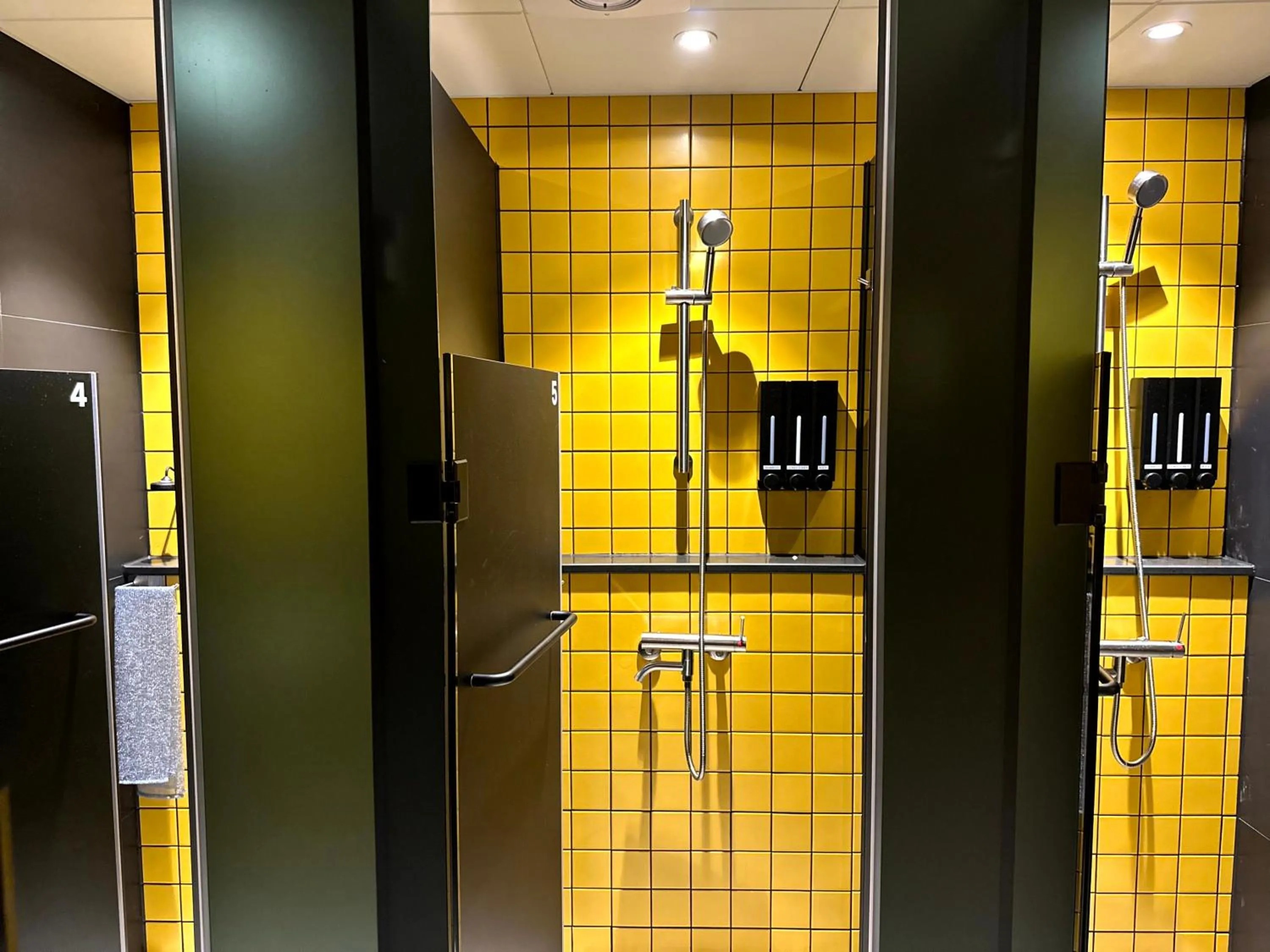 Shower in Nomad Live Hostel