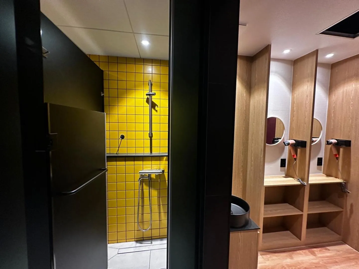 Shower in Nomad Live Hostel