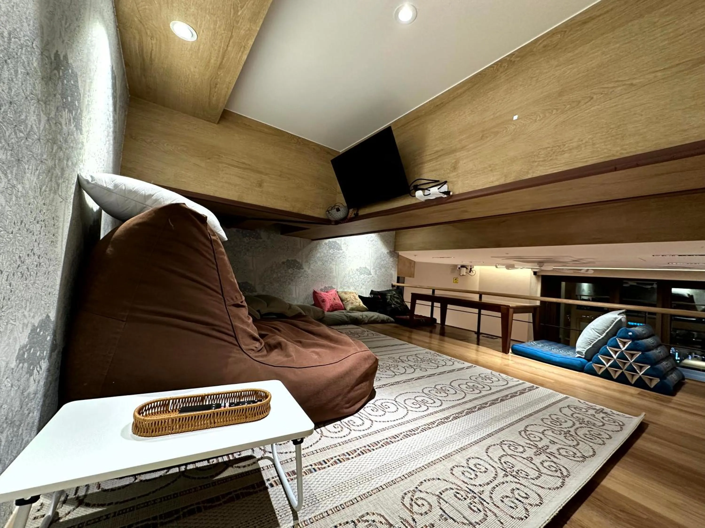 Communal lounge/ TV room in Nomad Live Hostel