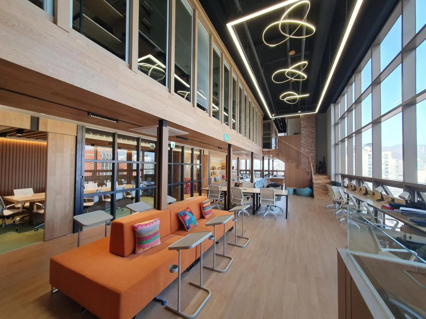 Business facilities in Nomad Live Hostel