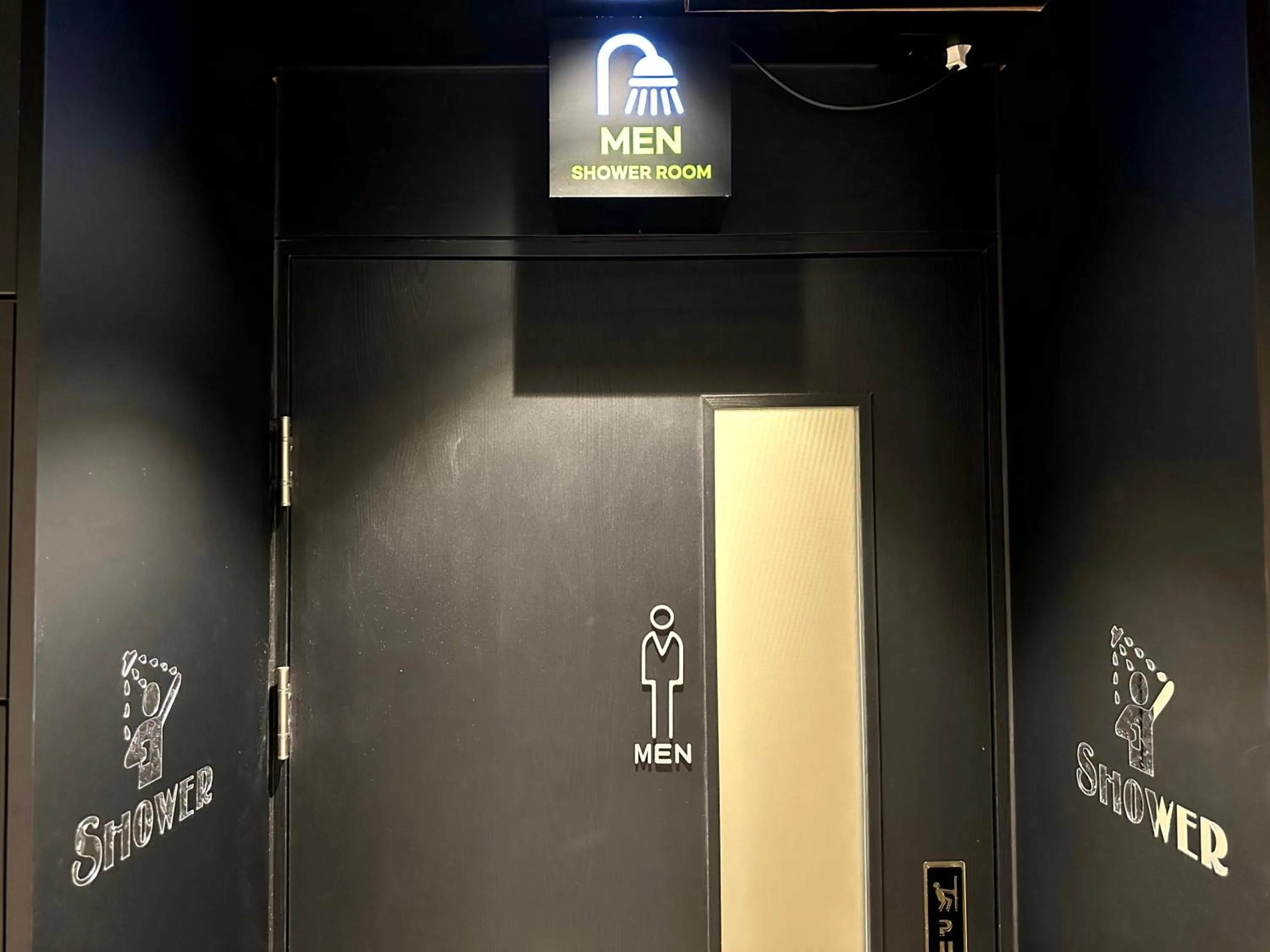 Shower in Nomad Live Hostel