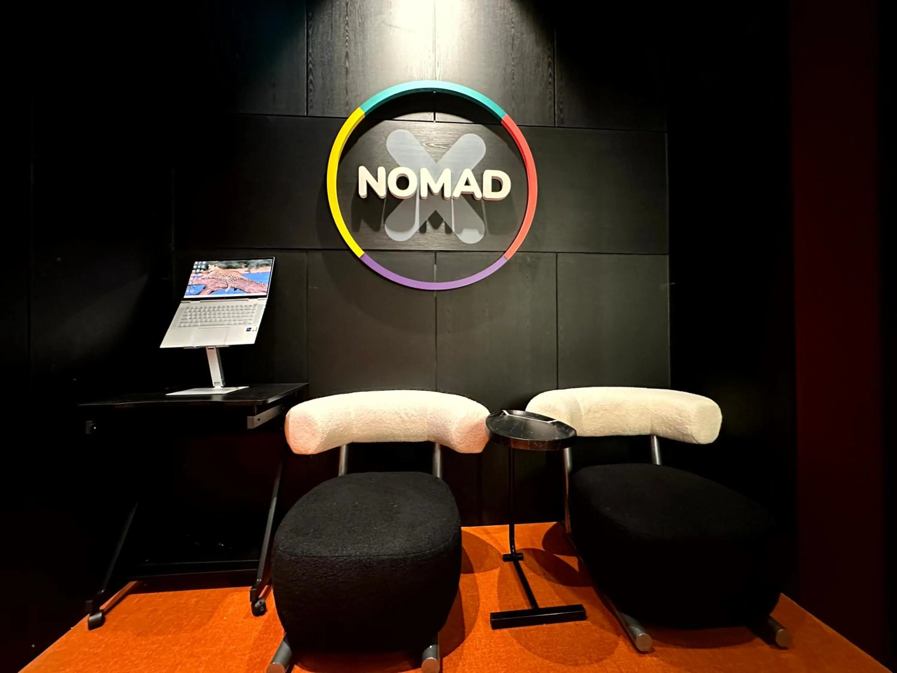Facade/entrance in Nomad Live Hostel