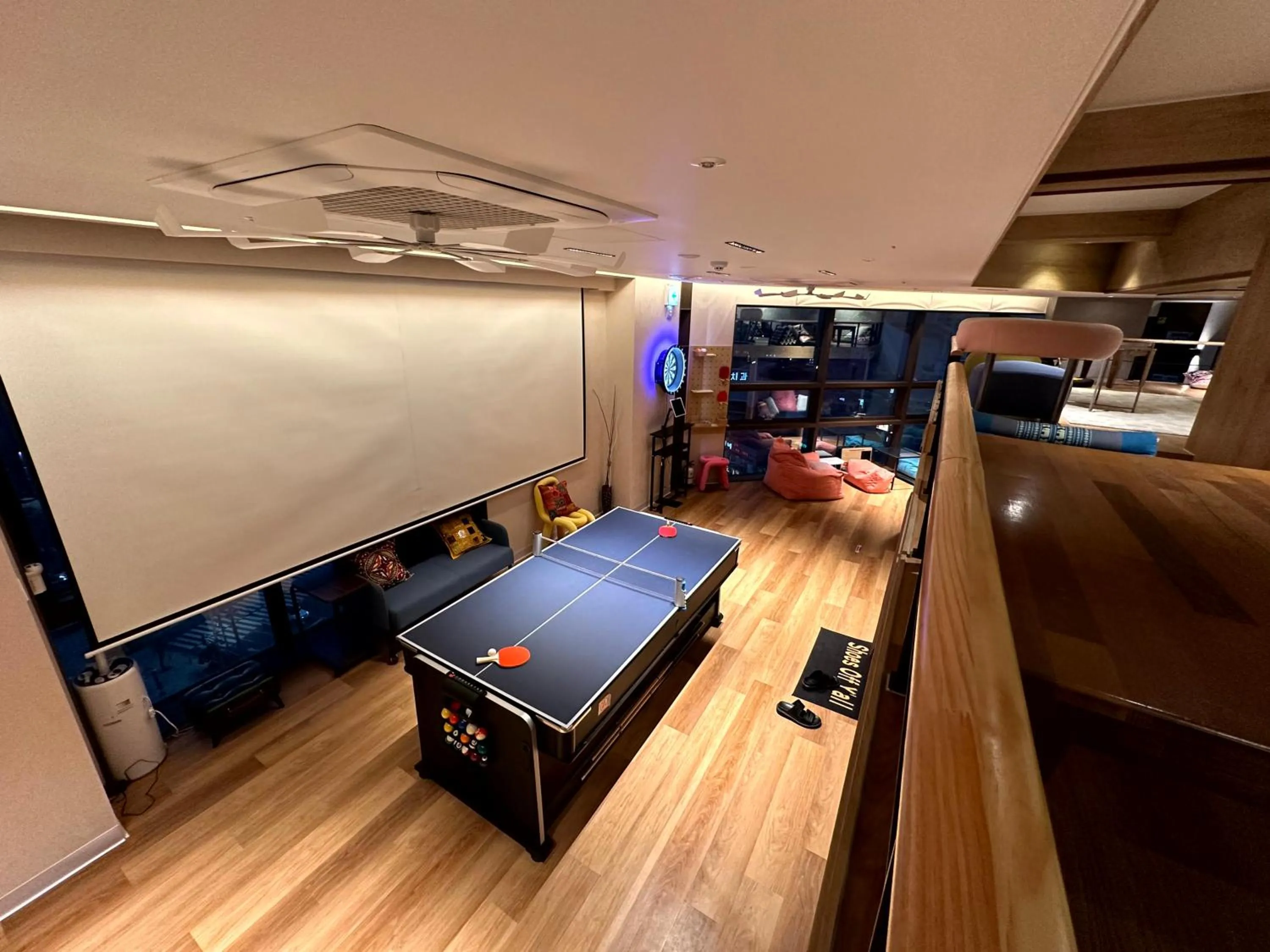 Communal lounge/ TV room in Nomad Live Hostel