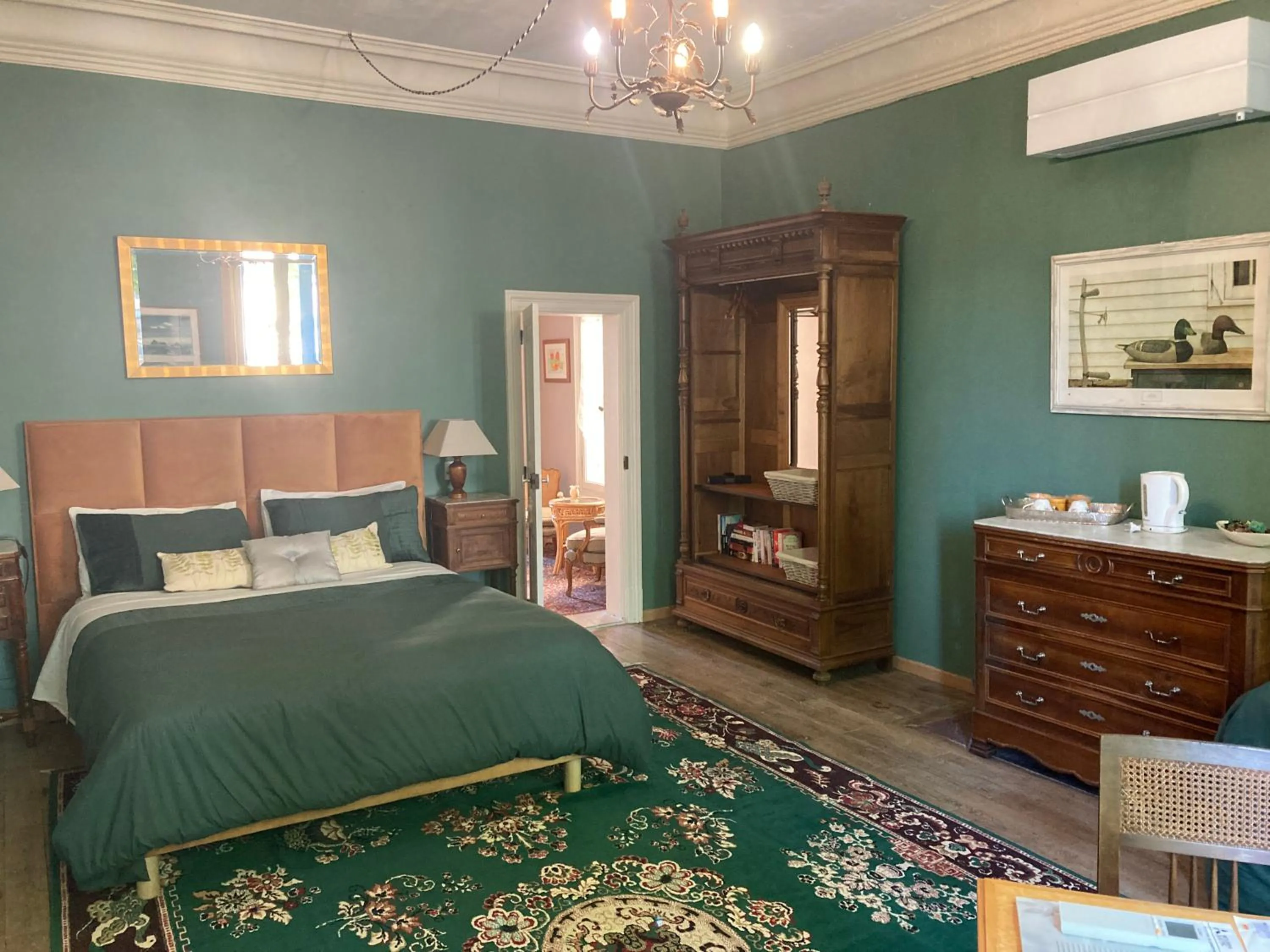 Bedroom, Bed in La Villa Celine