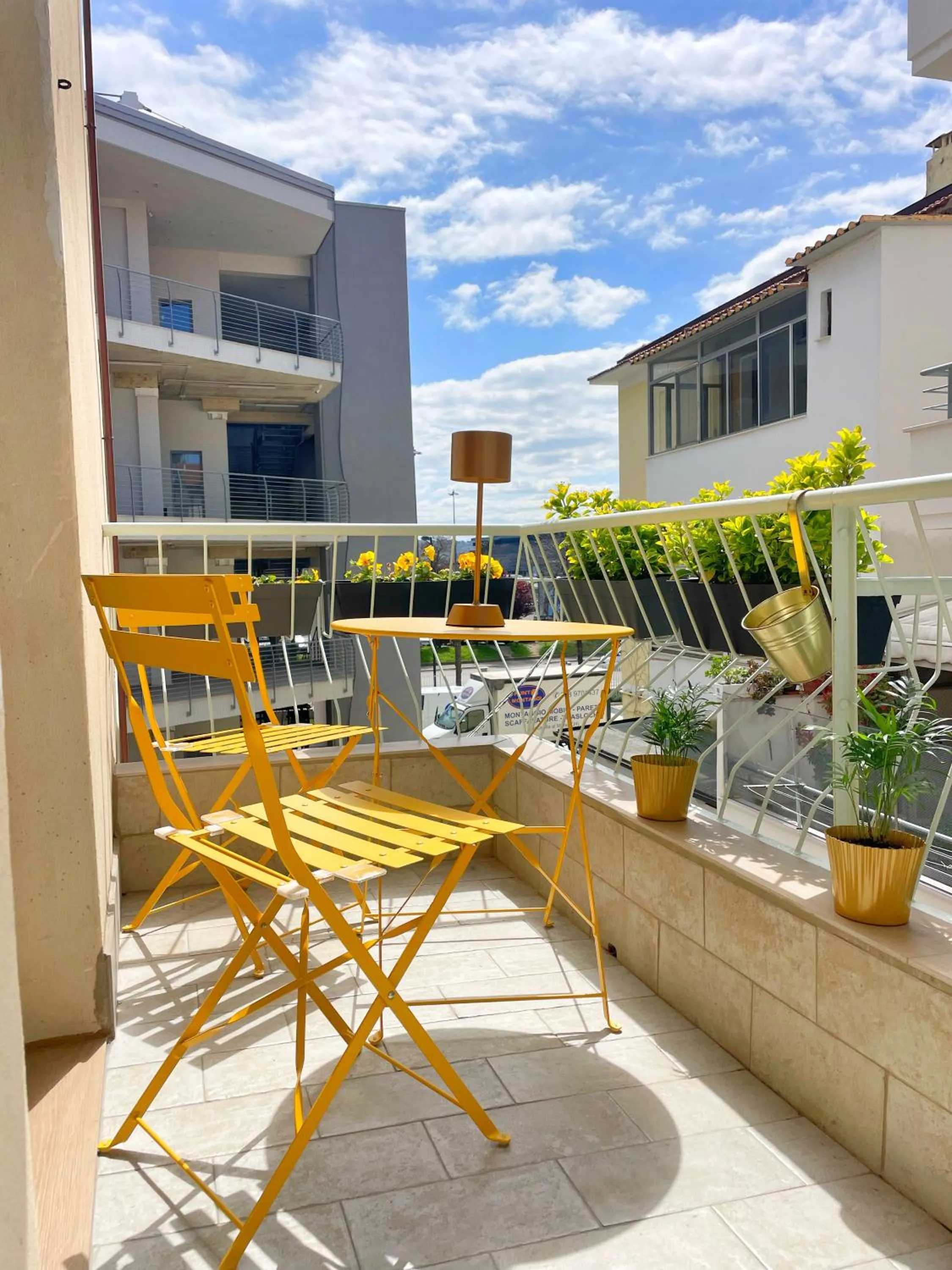 Balcony/Terrace in Color Houses Pescara Centro
